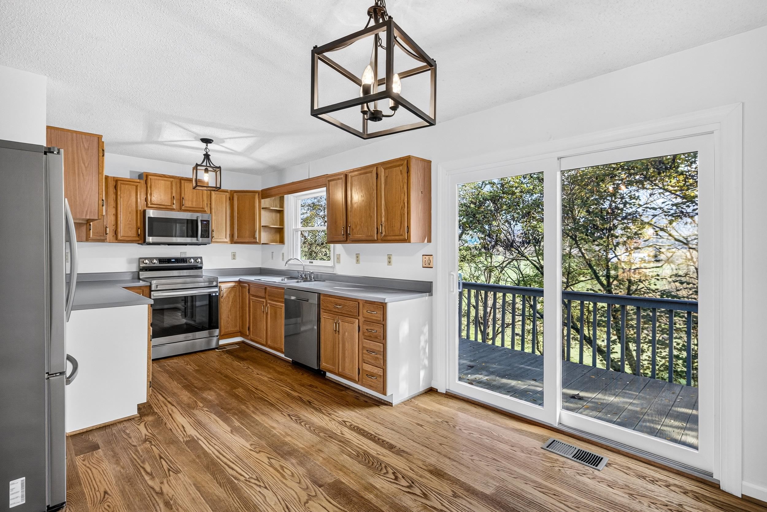 5908 W Donnagail Dr, Penn Laird, VA 22846 - photo 3