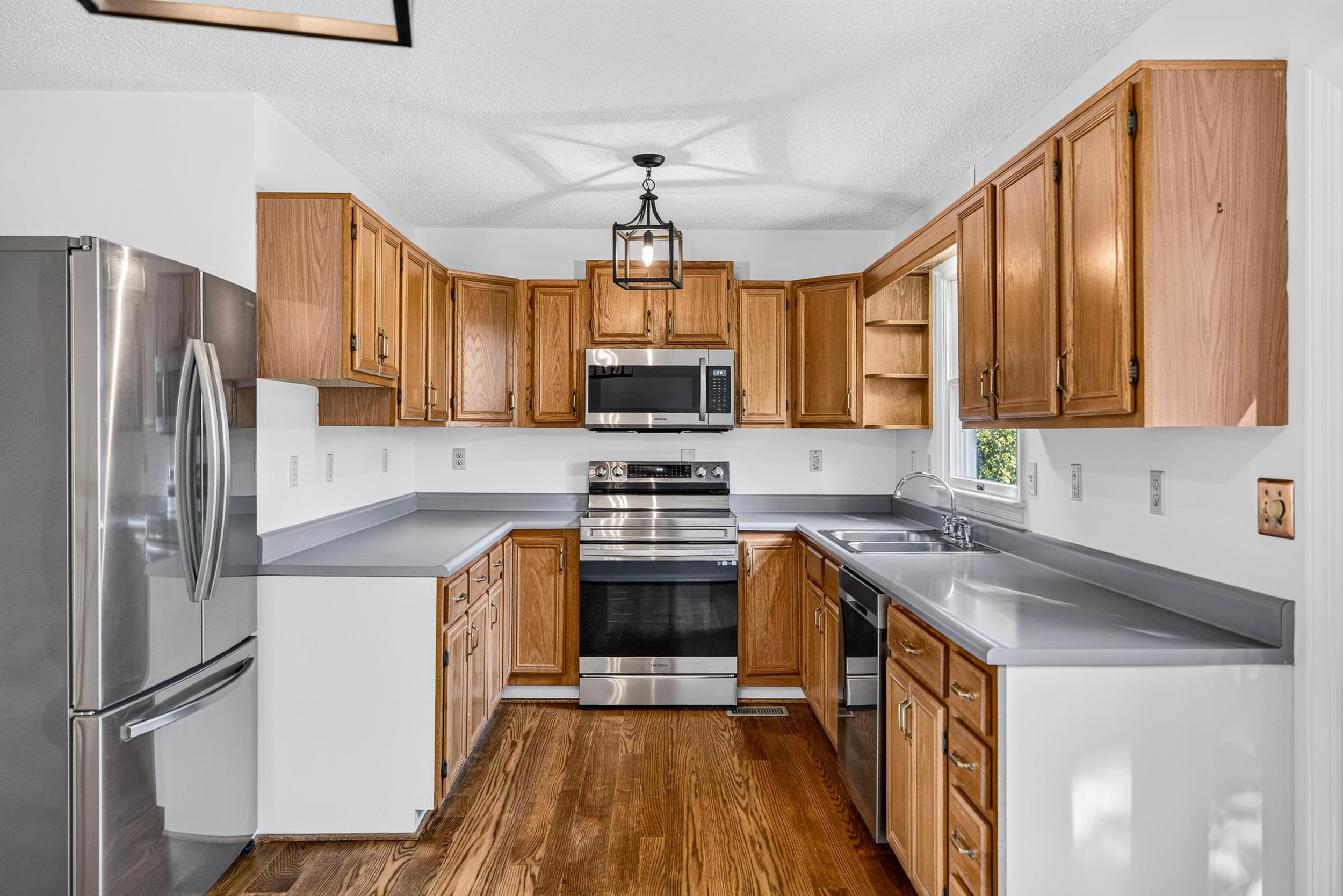 5908 W Donnagail Dr, Penn Laird, VA 22846 - photo 4