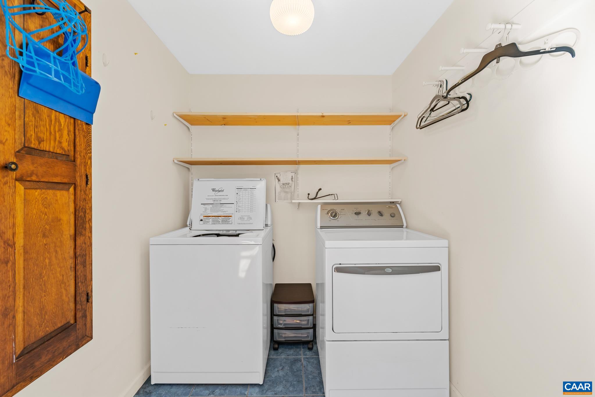 686 E F St photo 23