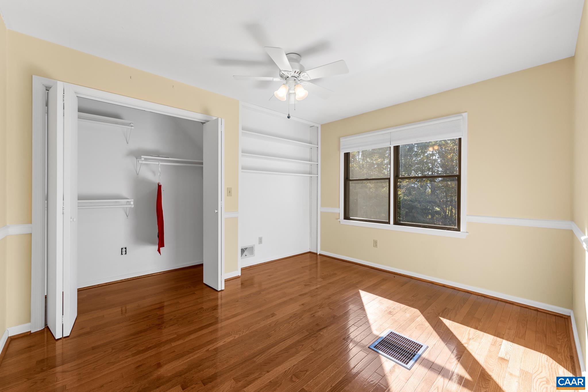 686 E F St photo 32