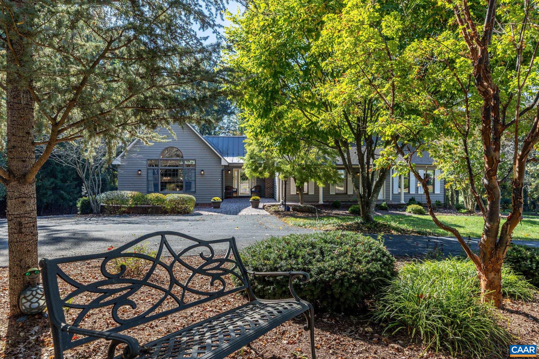 686 E F St photo 73