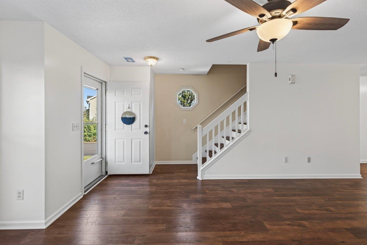820 Camelot Ln photo 10