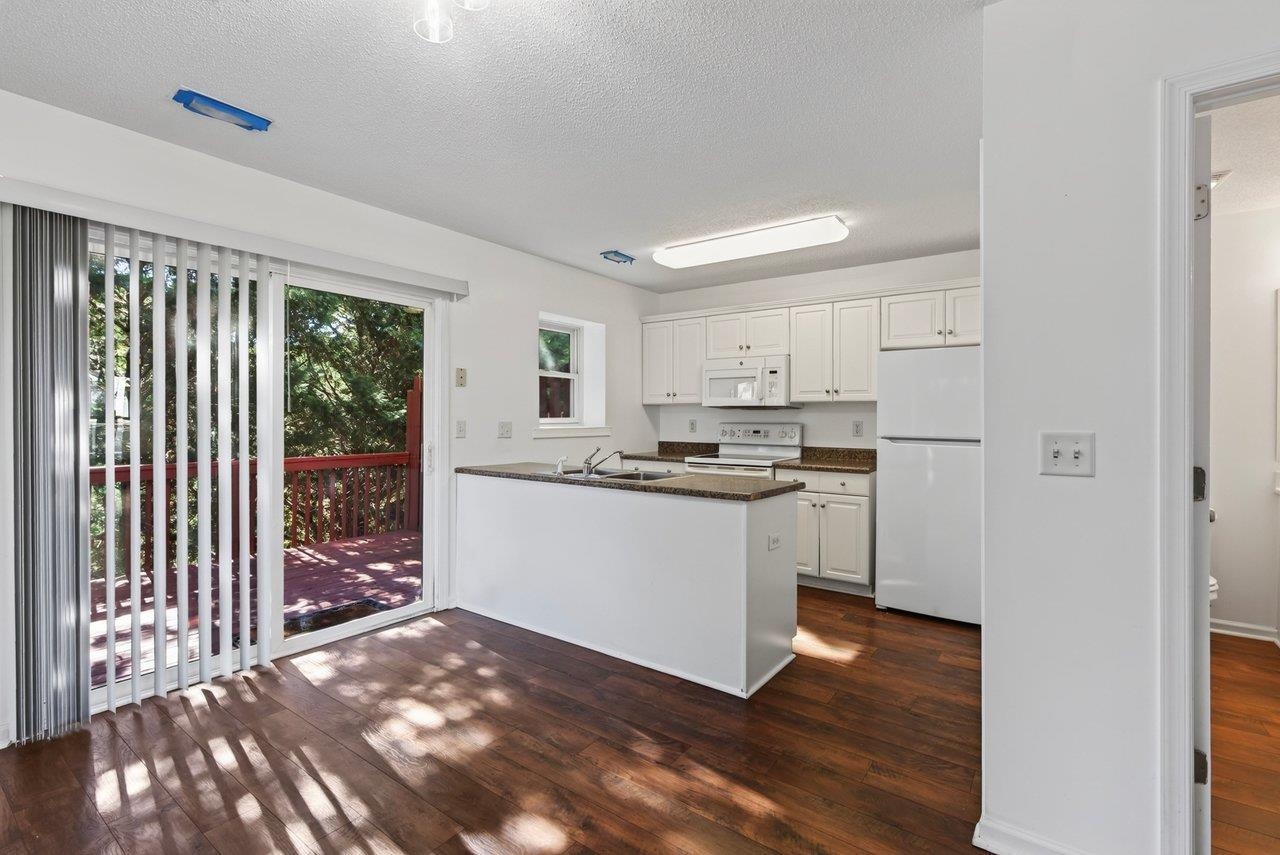 820 Camelot Ln photo 12