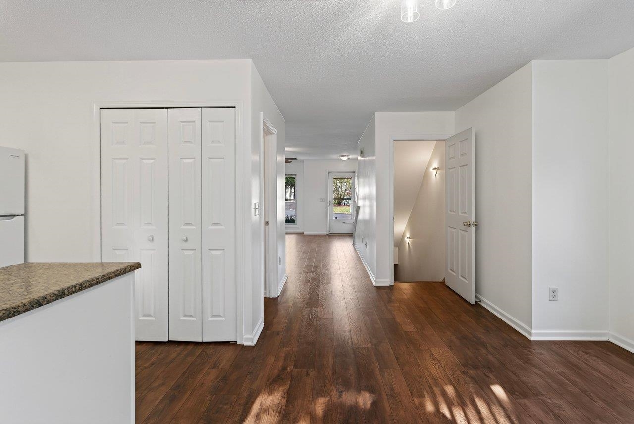 820 Camelot Ln photo 13