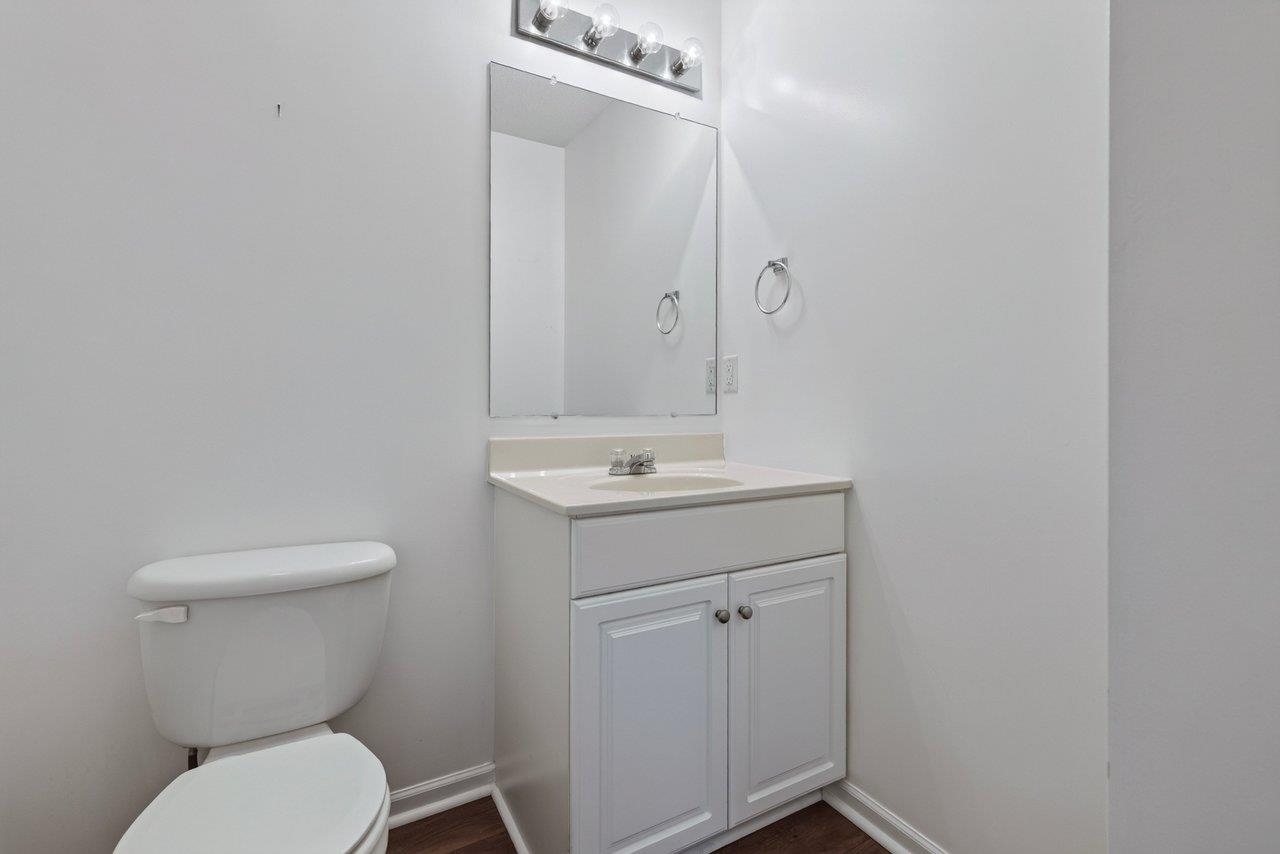 820 Camelot Ln photo 18
