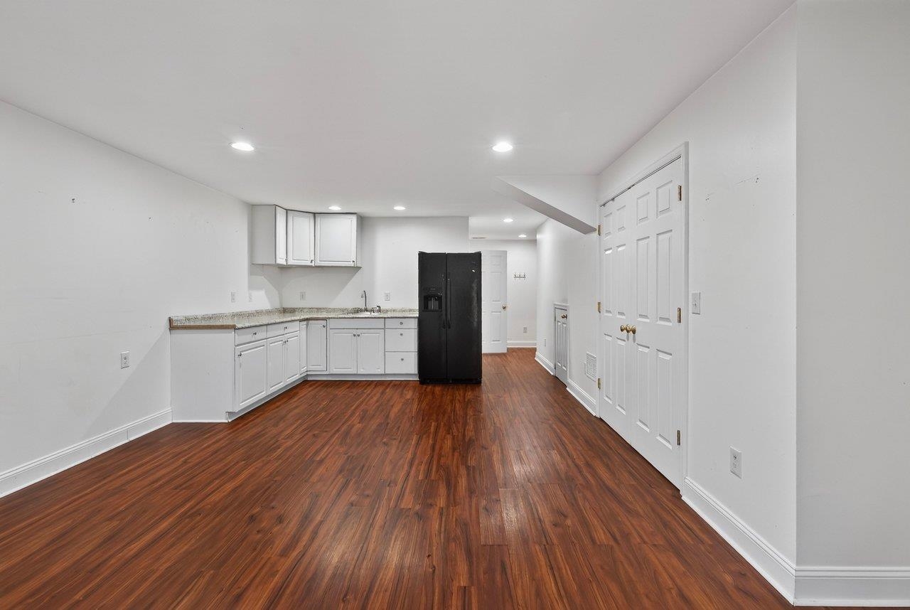 820 Camelot Ln photo 33