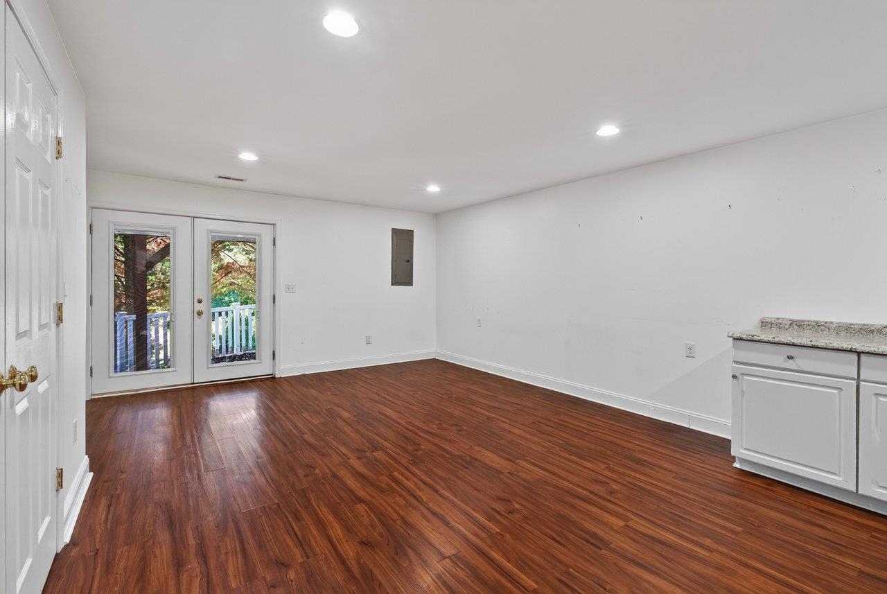 820 Camelot Ln photo 35