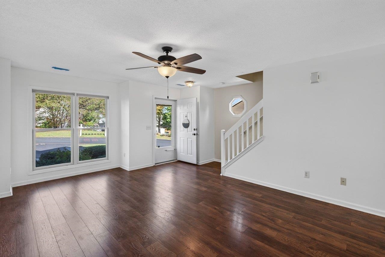 820 Camelot Ln photo 7