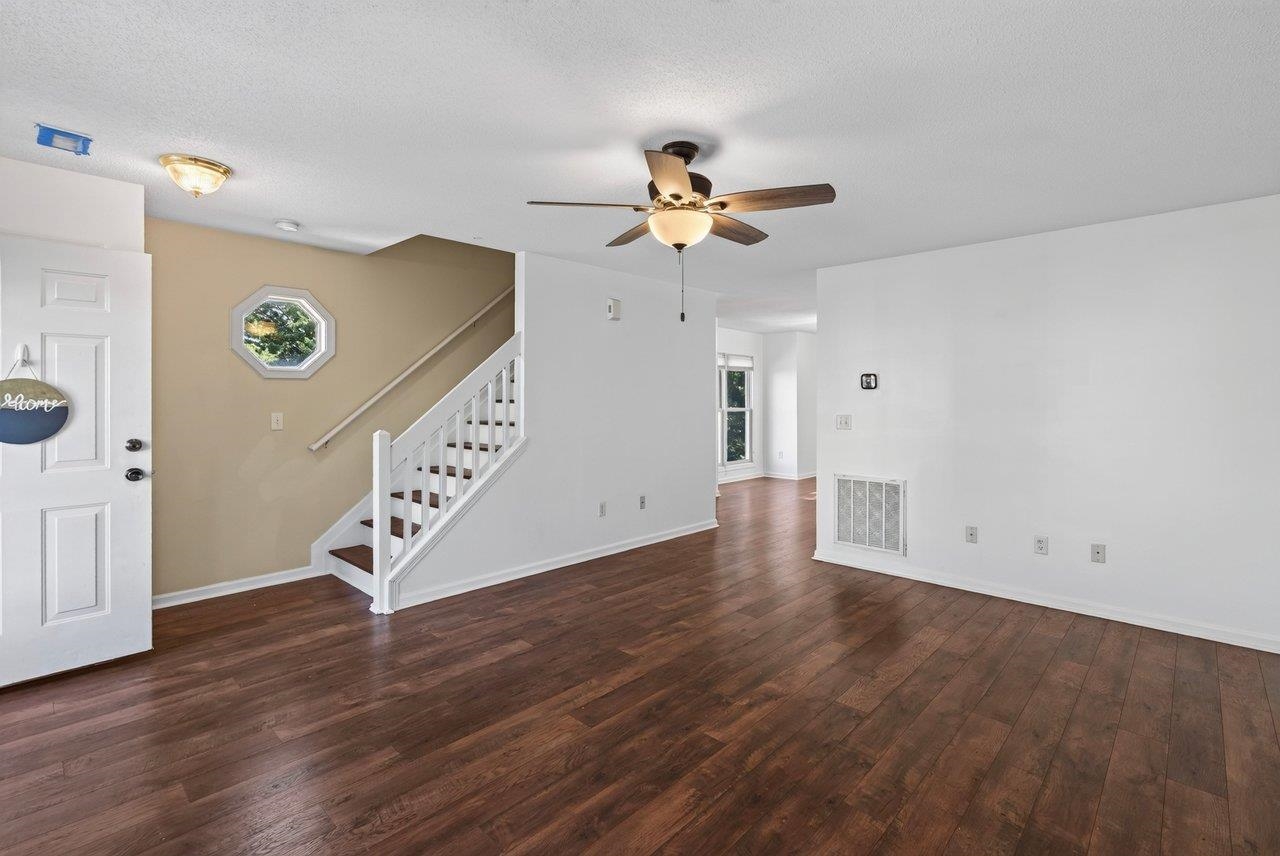 820 Camelot Ln photo 9