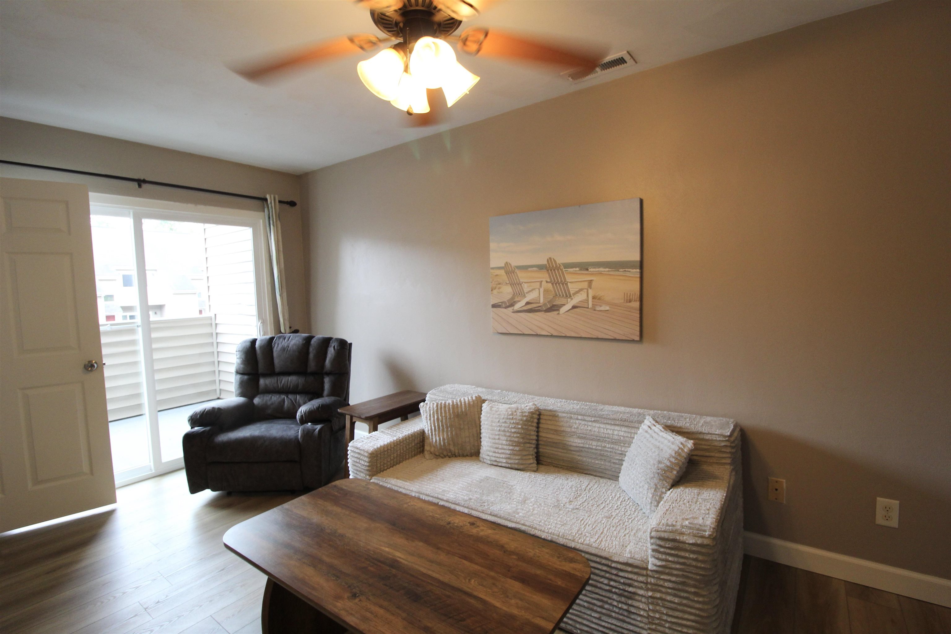 1362 Bradley Dr photo 5