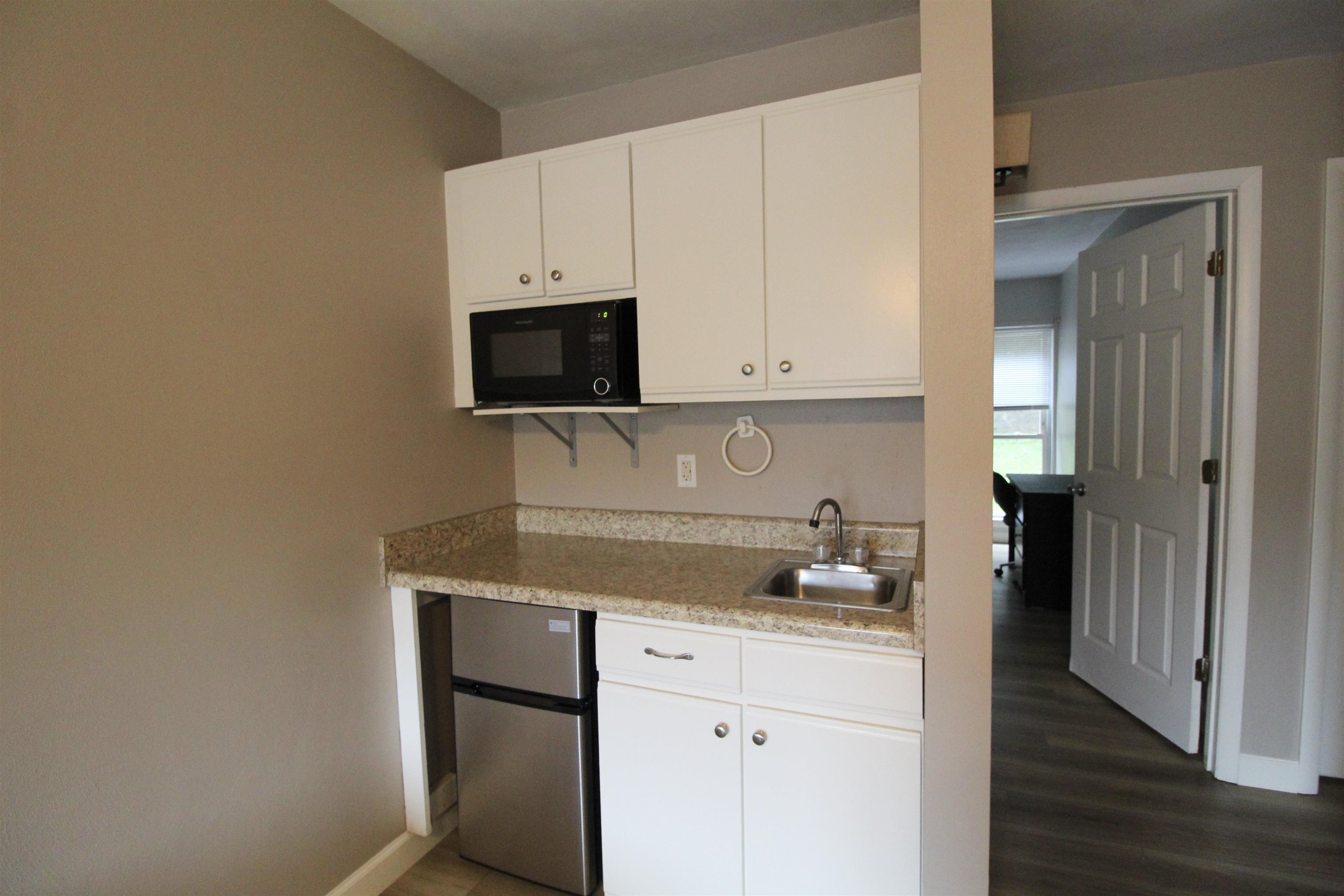 1362 Bradley Dr photo 6