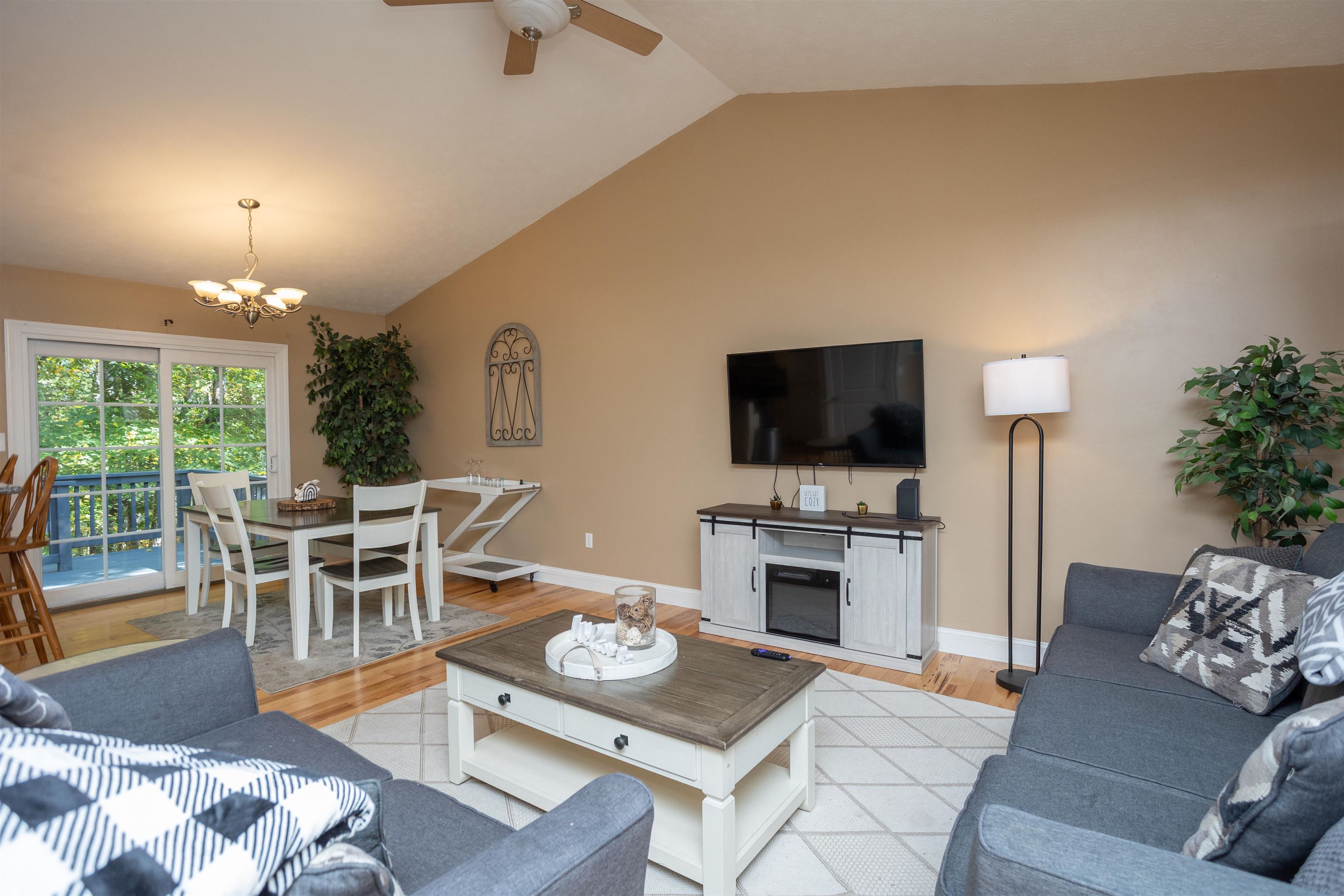 170 Pleasant Ln photo 10