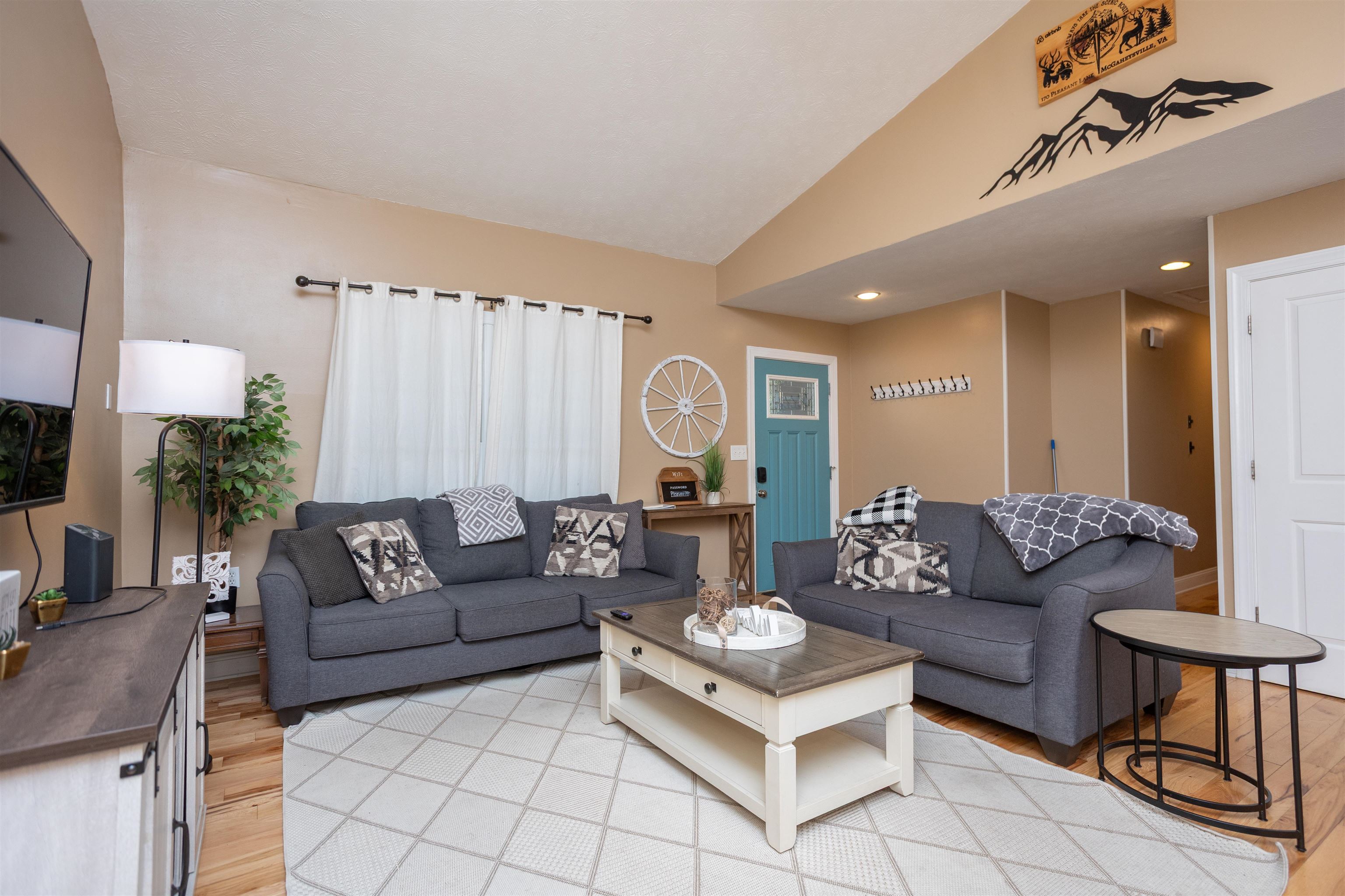 170 Pleasant Ln photo 11