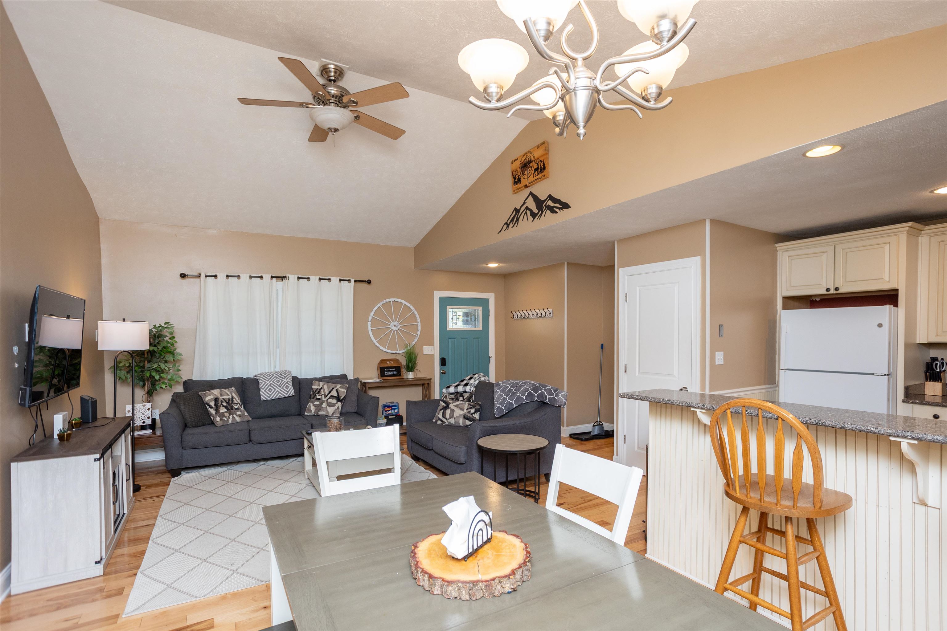 170 Pleasant Ln photo 15