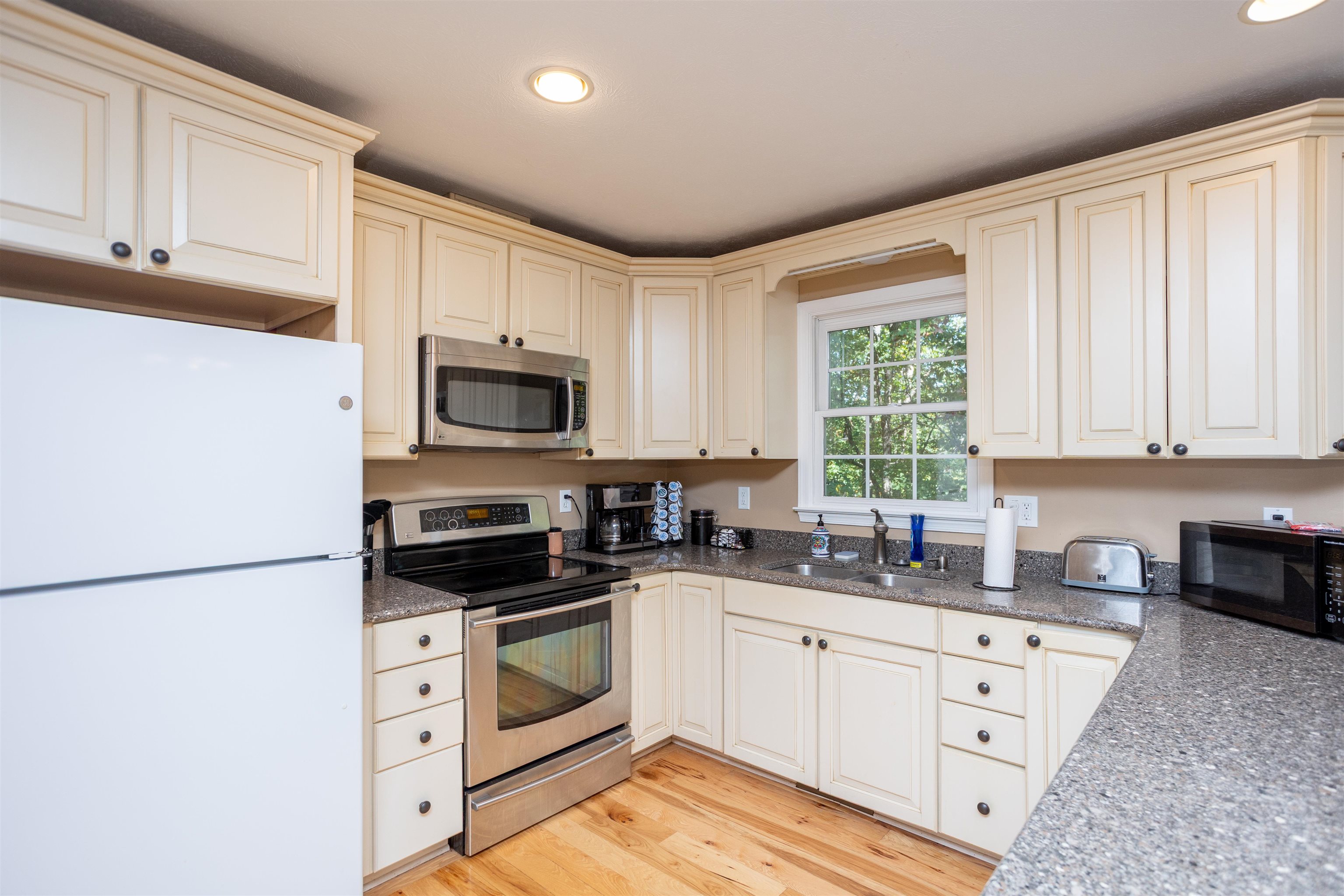 170 Pleasant Ln photo 17