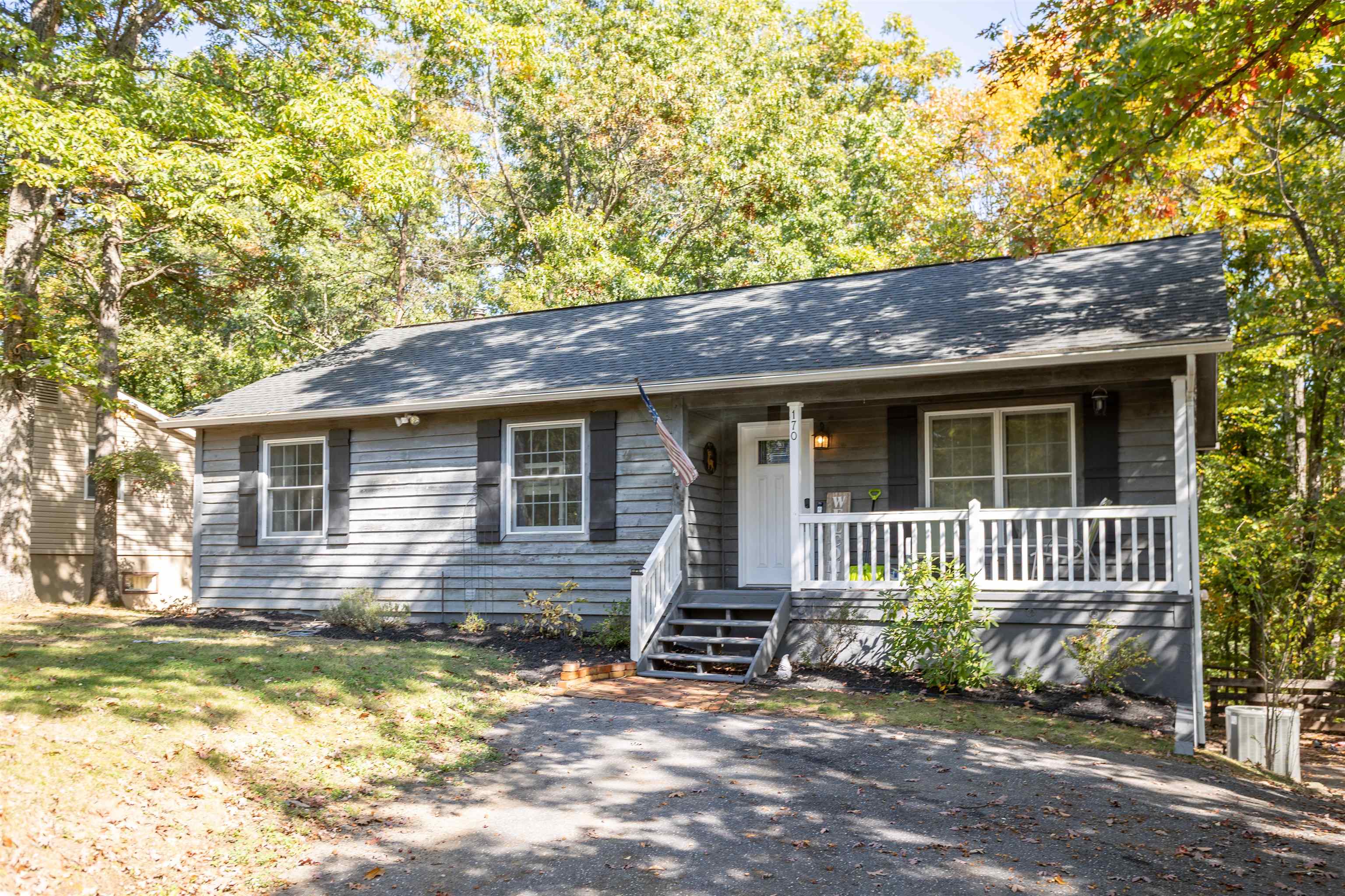 170 Pleasant Ln photo 3