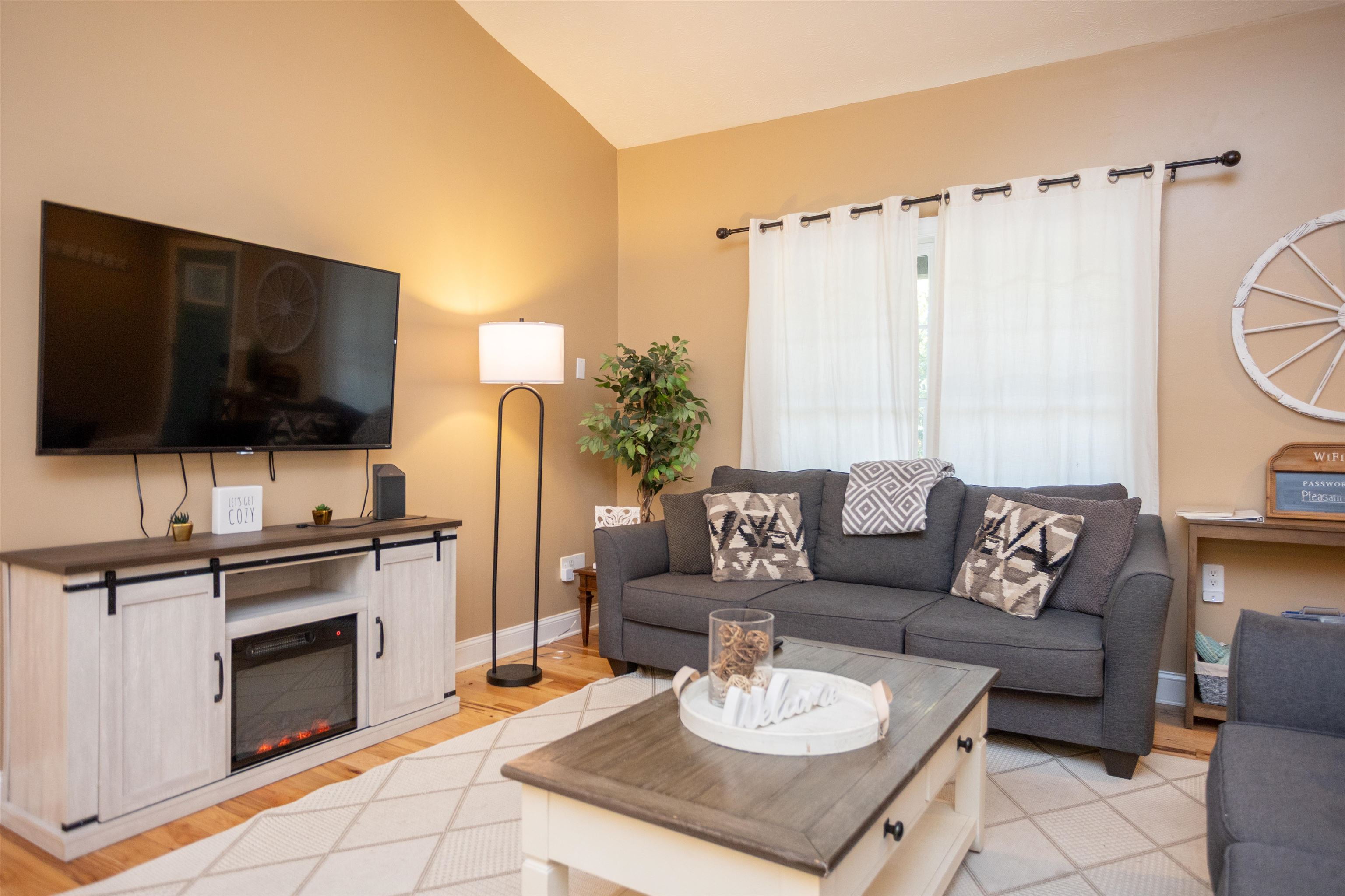 170 Pleasant Ln photo 8