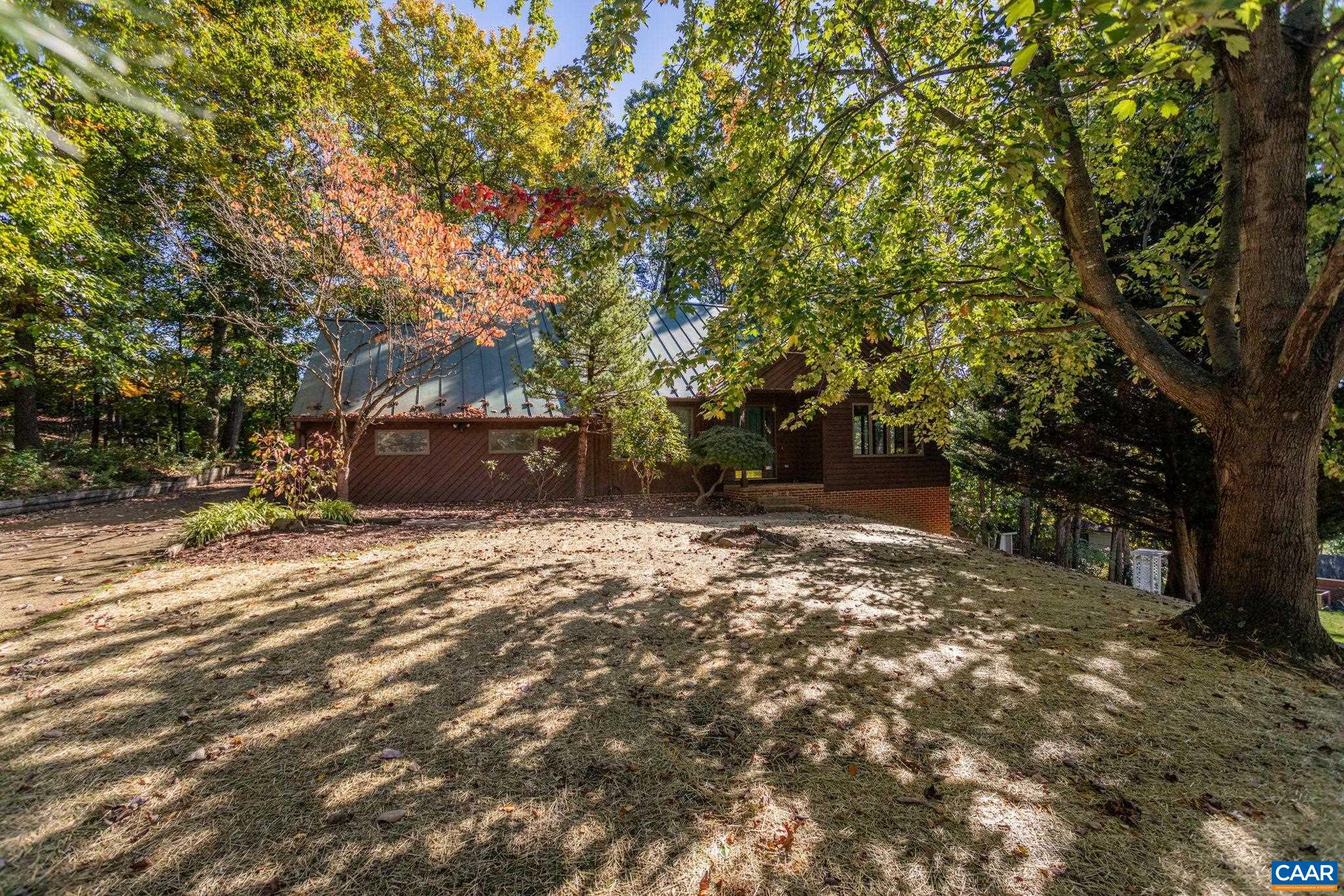 1156 Springfield Dr photo 2