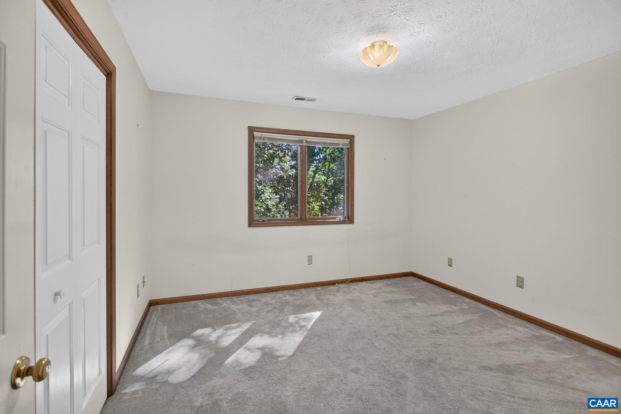 1156 Springfield Dr photo 24