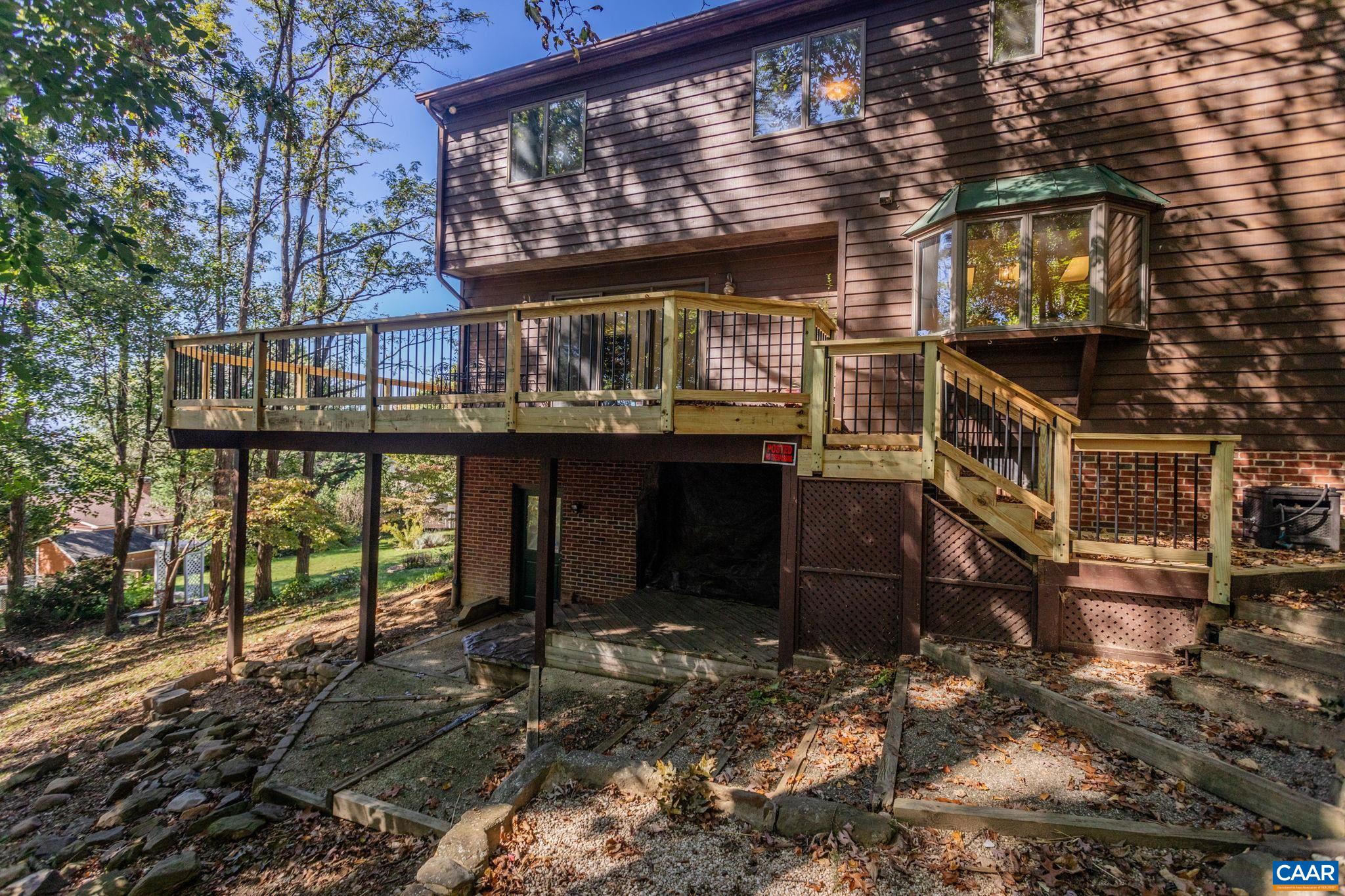 1156 Springfield Dr photo 3