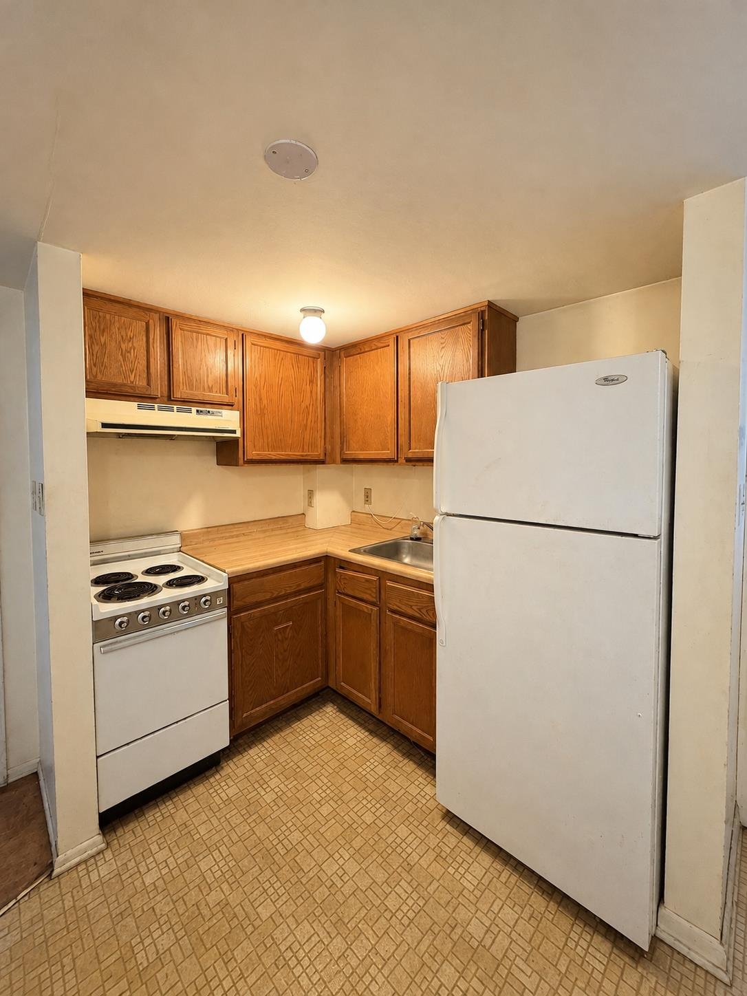 1041 Moore St photo 11
