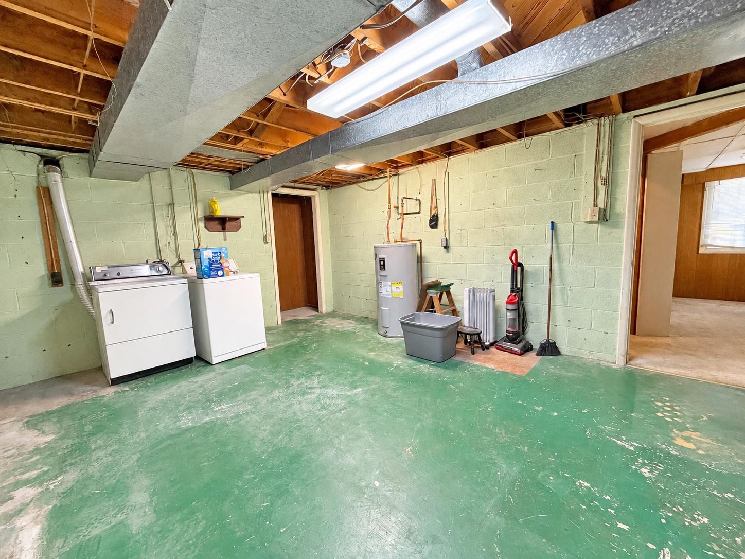 1041 Moore St photo 14