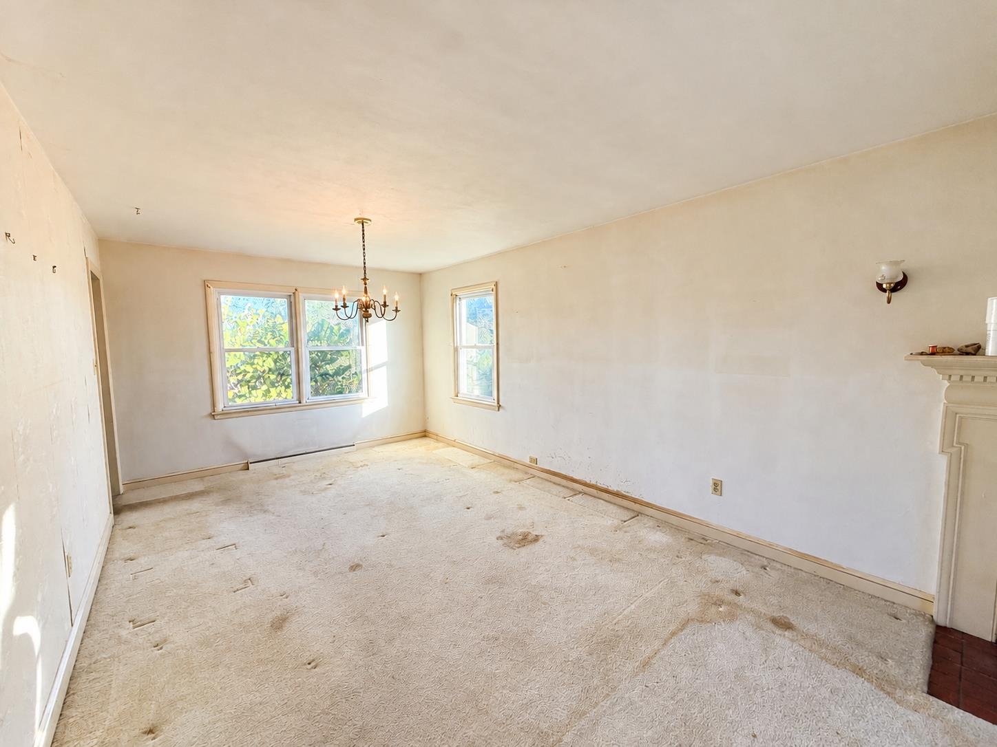 1041 Moore St photo 4
