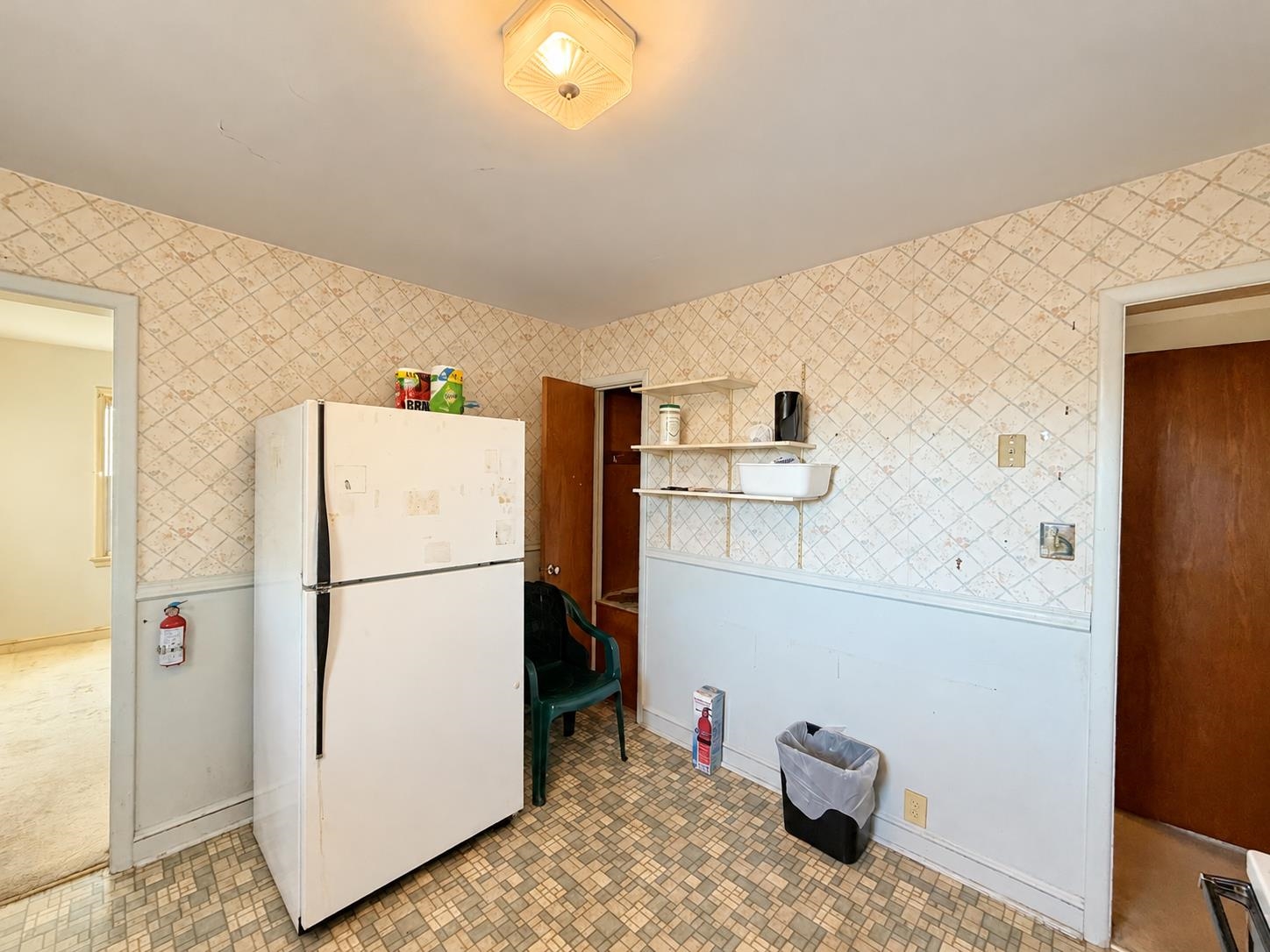 1041 Moore St photo 6