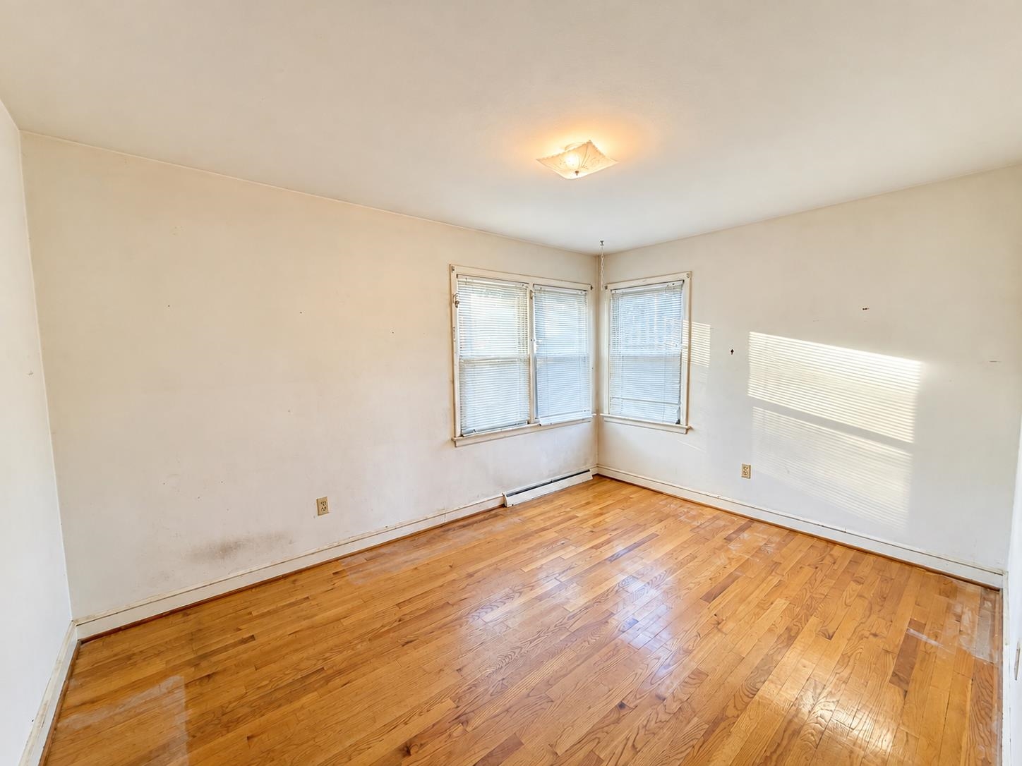 1041 Moore St photo 7