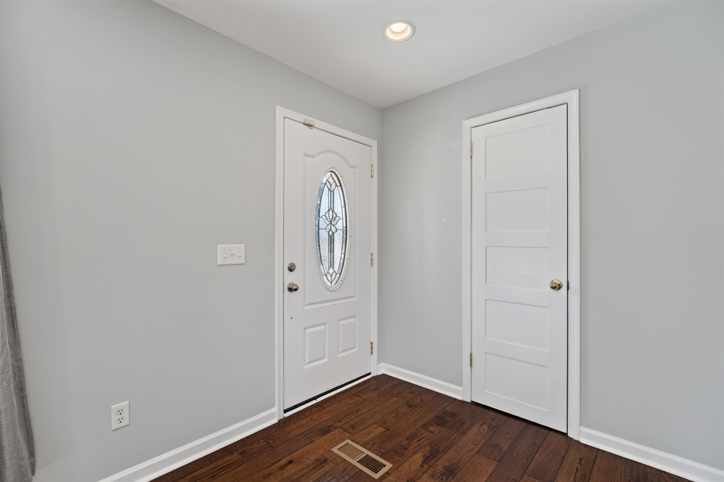 1199 Portland Dr photo 3