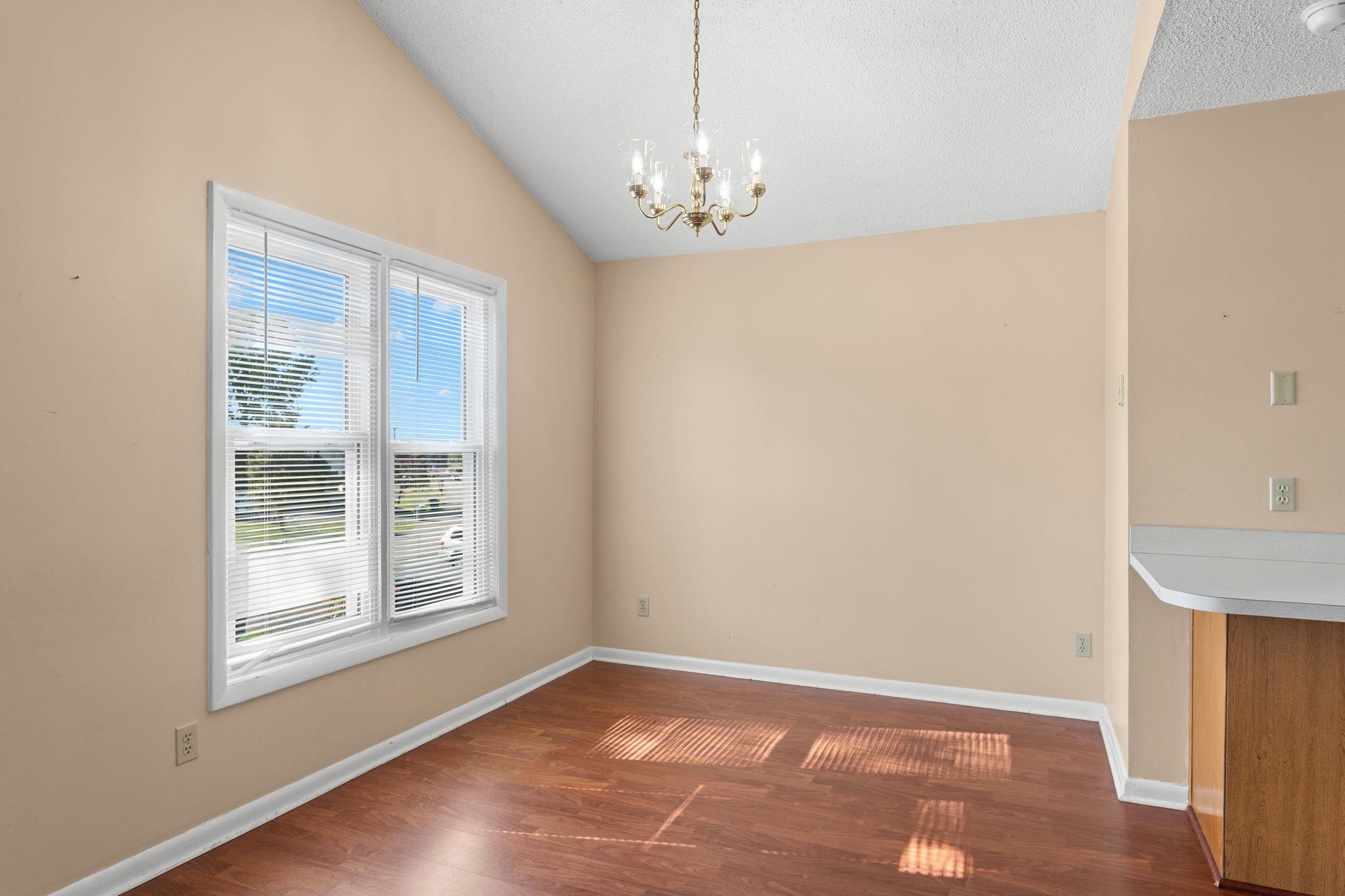 1175 Rosedale Dr photo 10