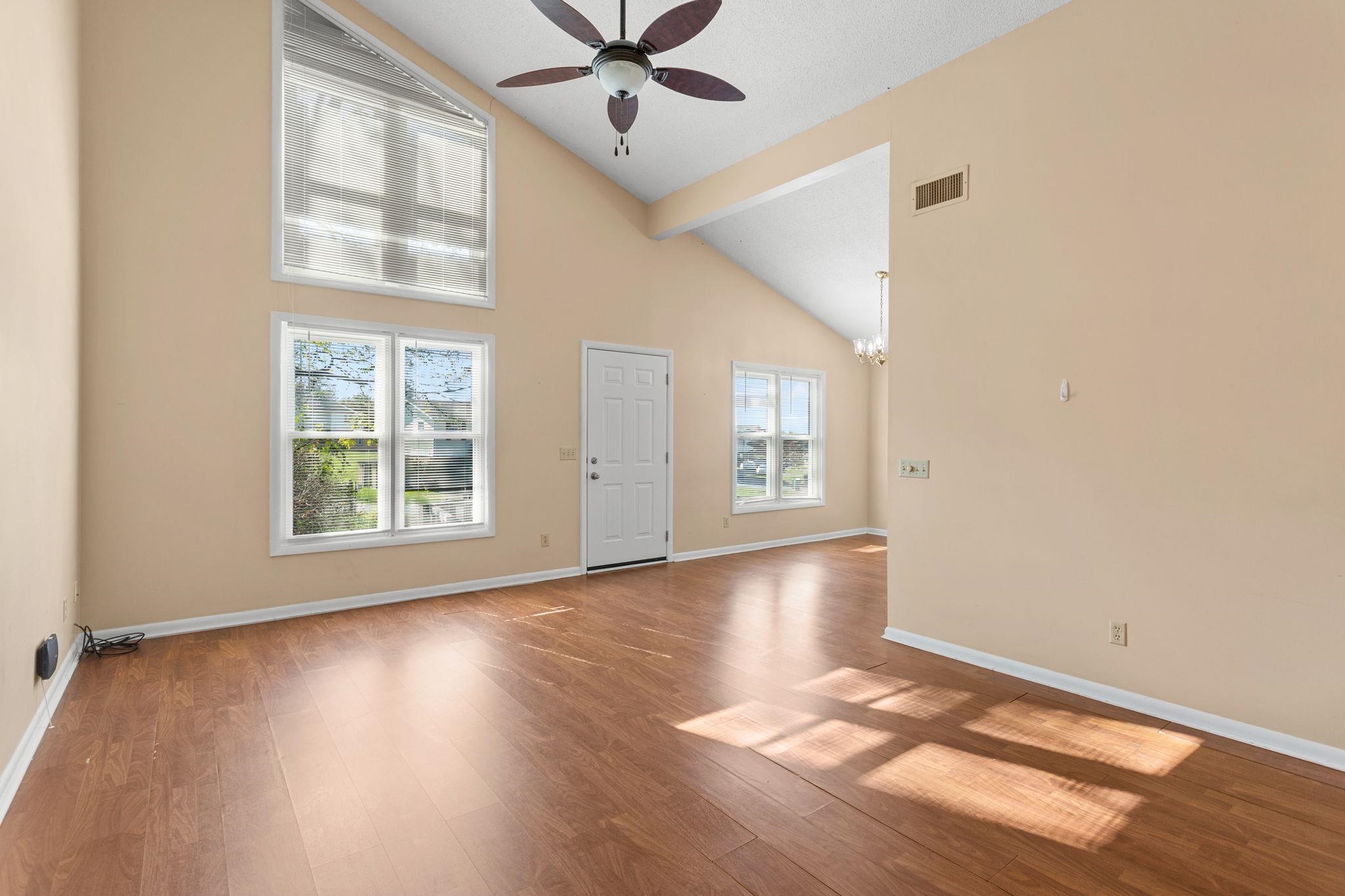 1175 Rosedale Dr photo 3