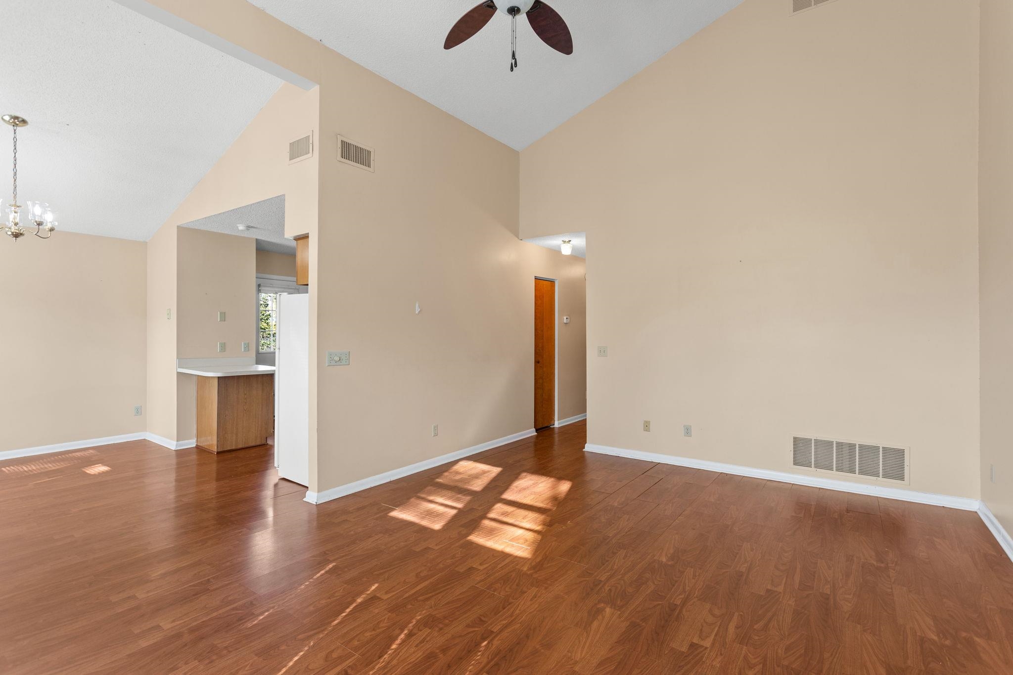 1175 Rosedale Dr photo 4