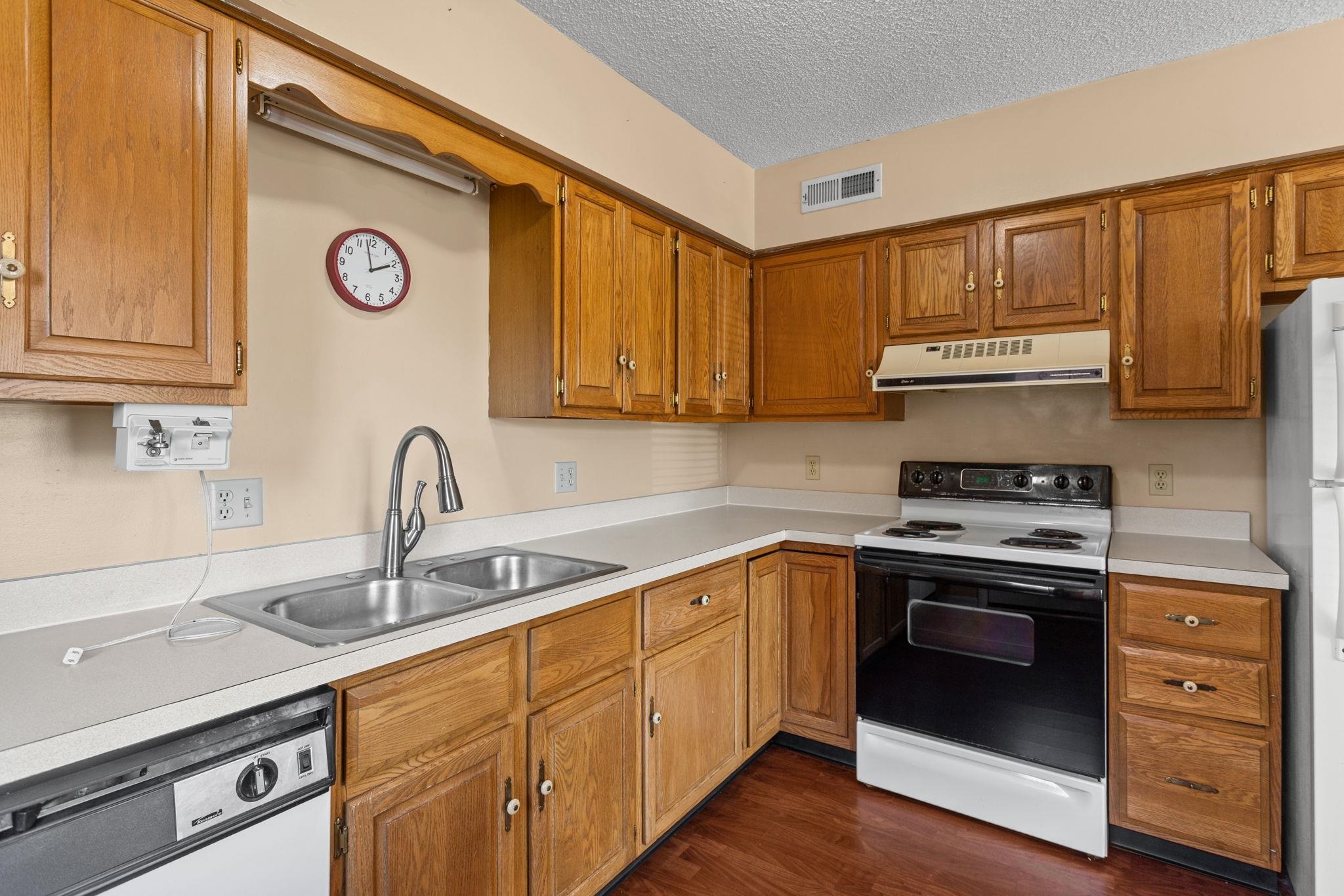 1175 Rosedale Dr photo 8
