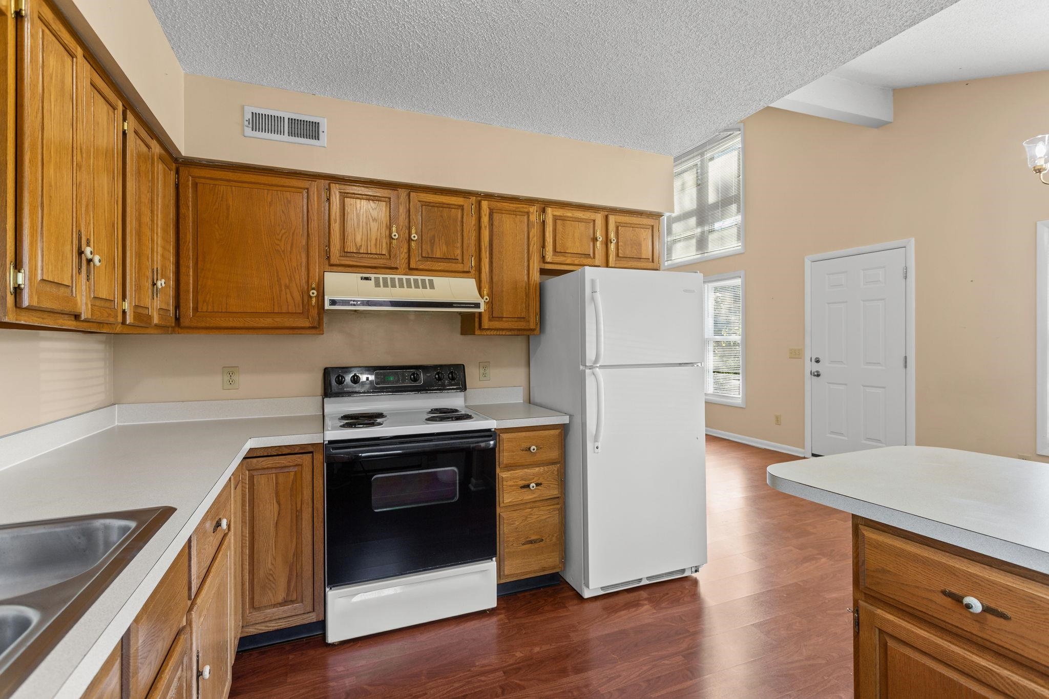 1175 Rosedale Dr photo 9