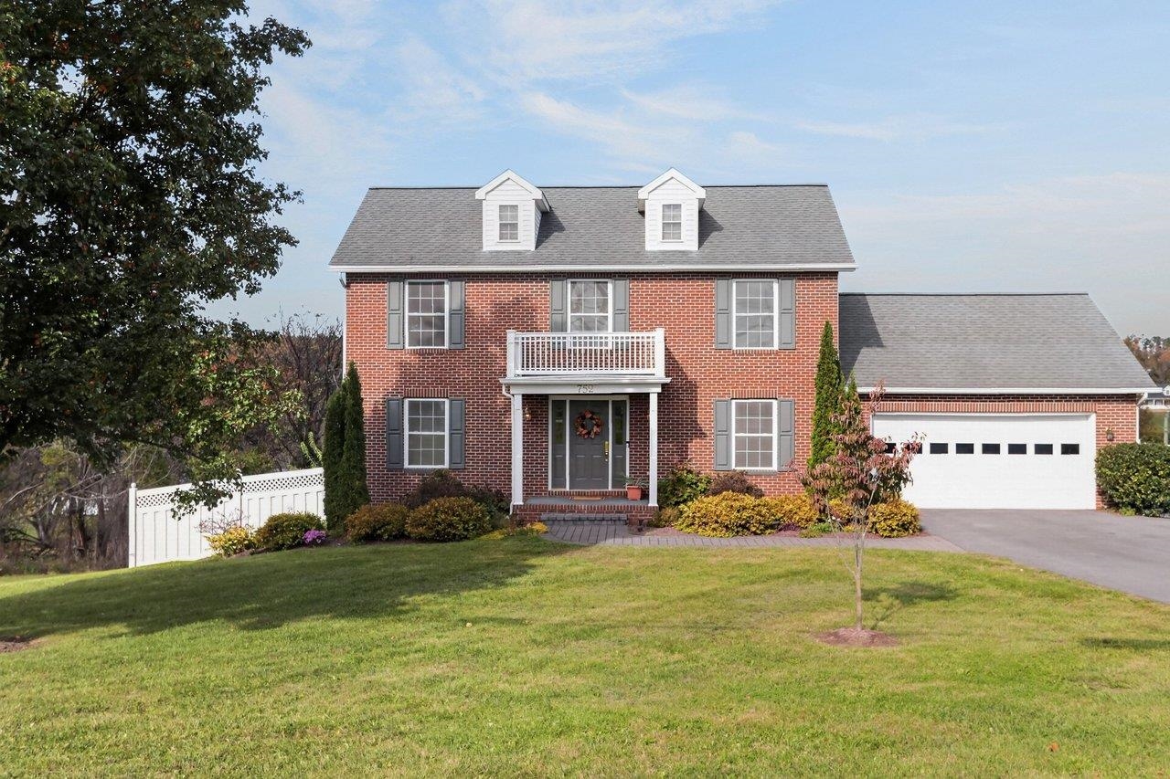 752 Boyers Rd photo 2