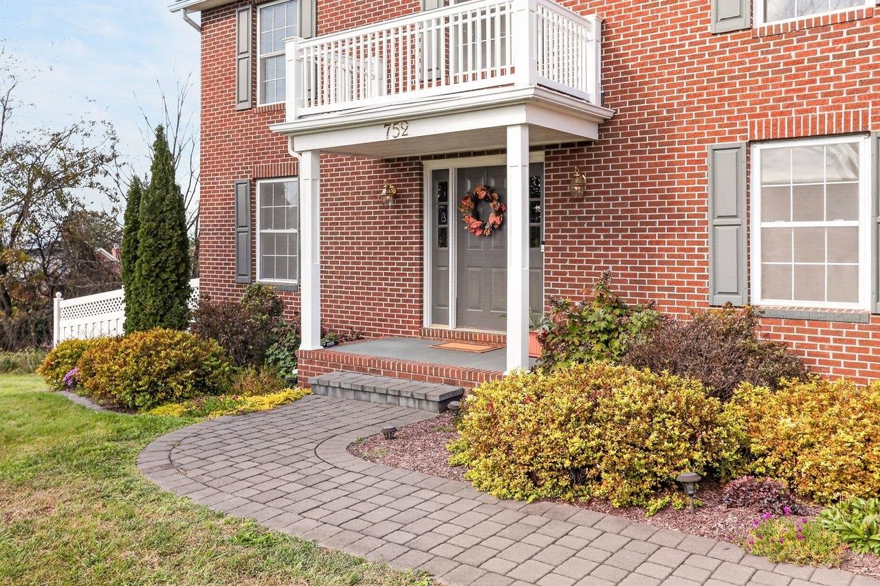 752 Boyers Rd photo 3