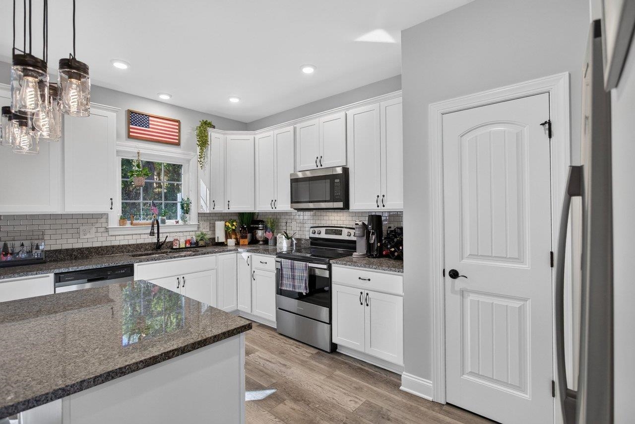 1080 Bluemoon Dr photo 13