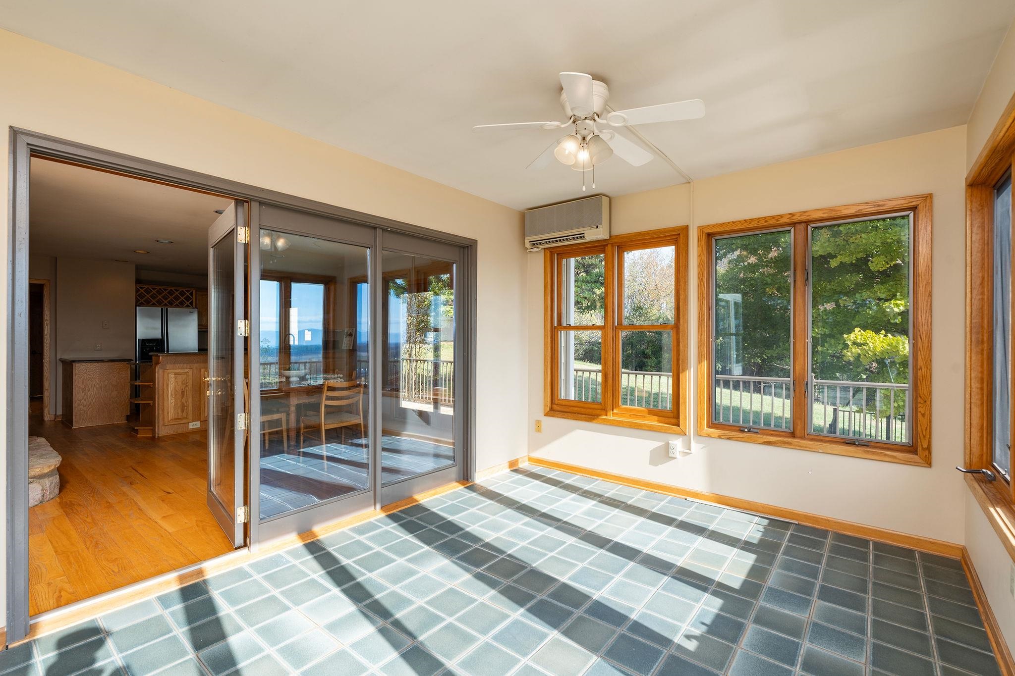 4645 Pleasant Valley Rd photo 15