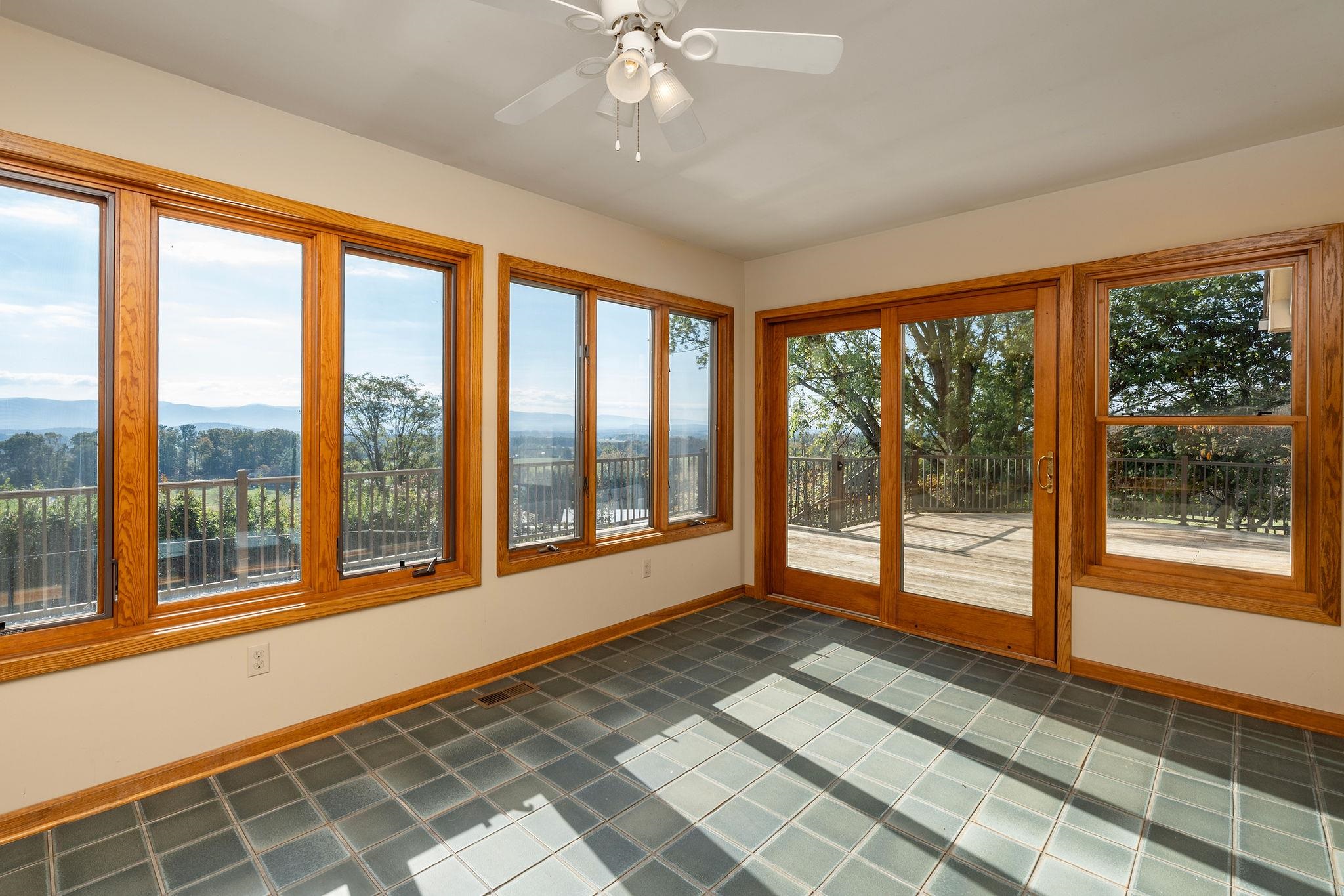4645 Pleasant Valley Rd photo 16
