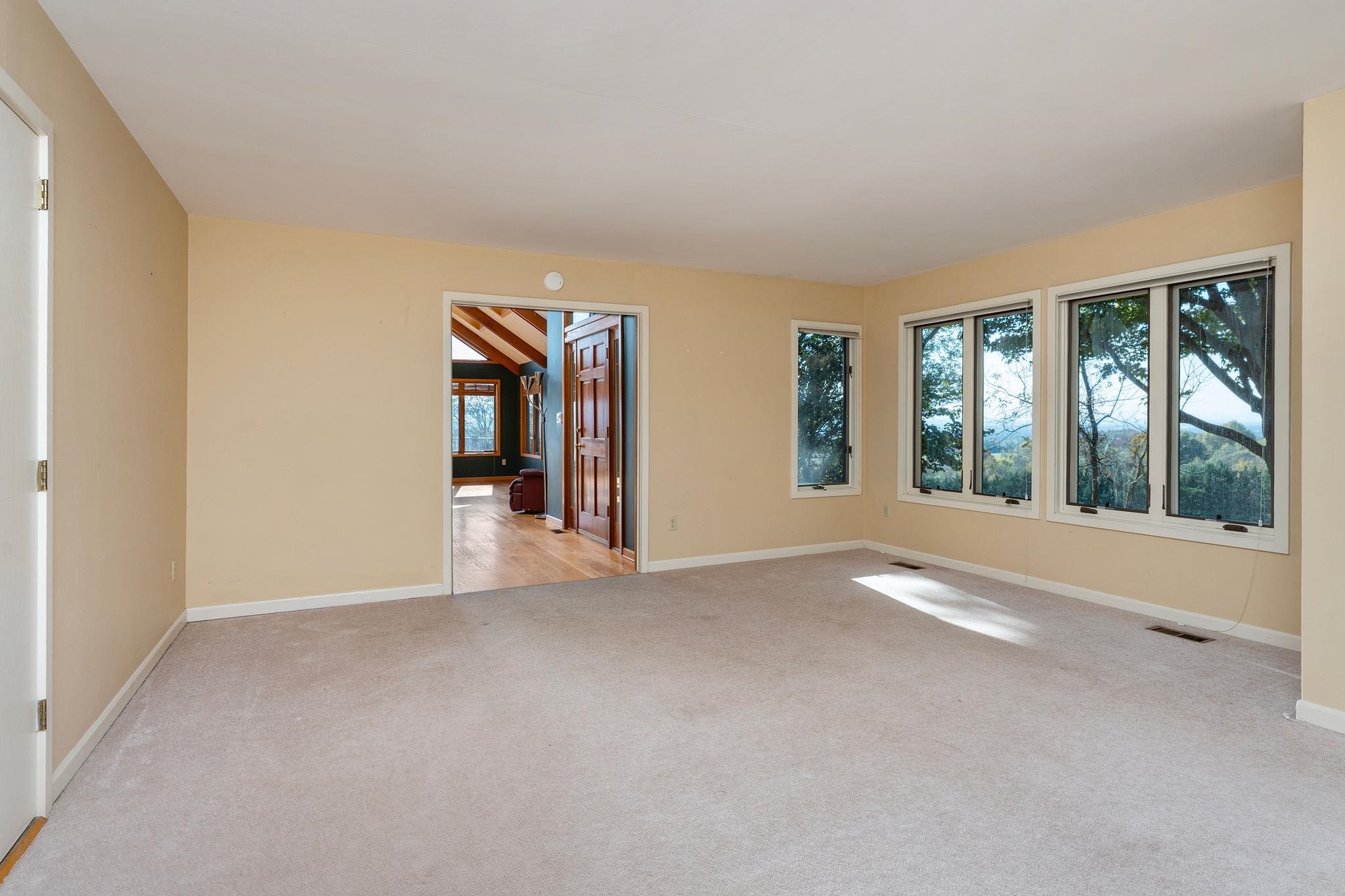 4645 Pleasant Valley Rd photo 19