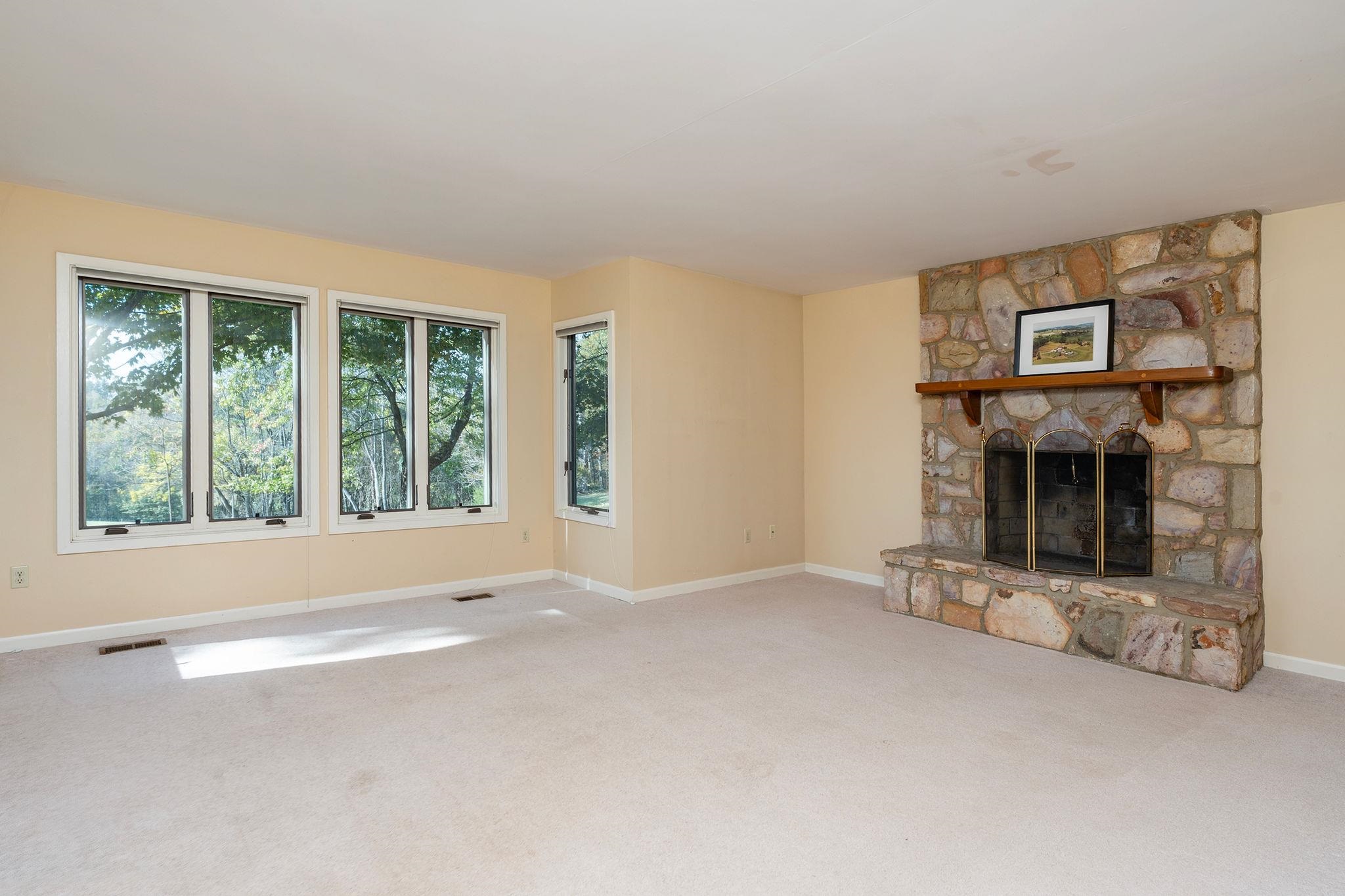4645 Pleasant Valley Rd photo 20