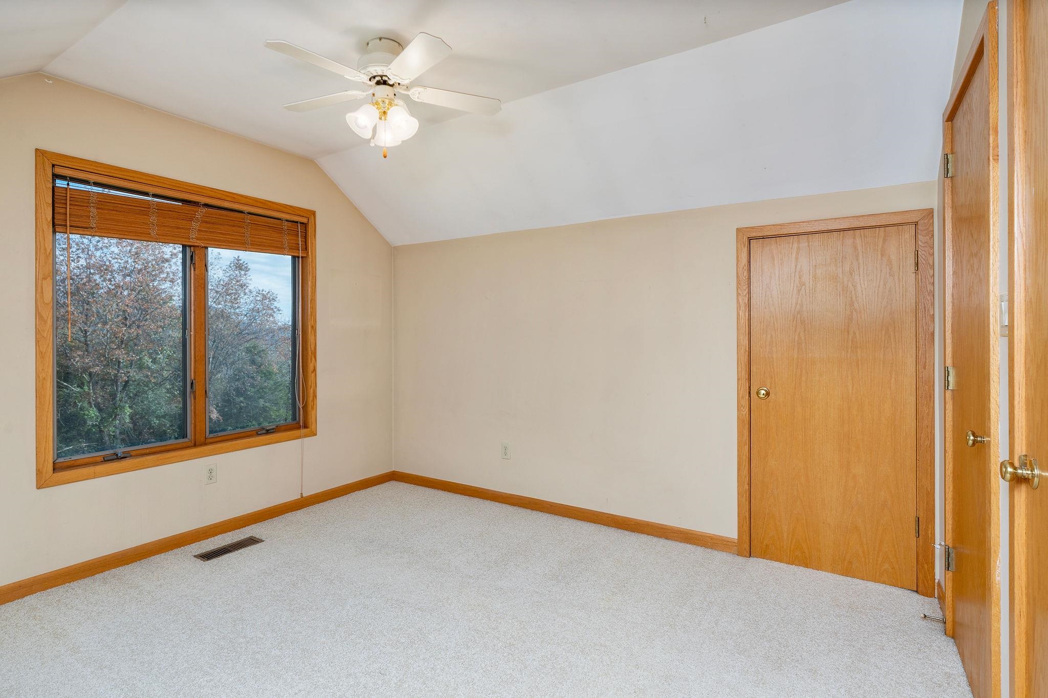 4645 Pleasant Valley Rd photo 26