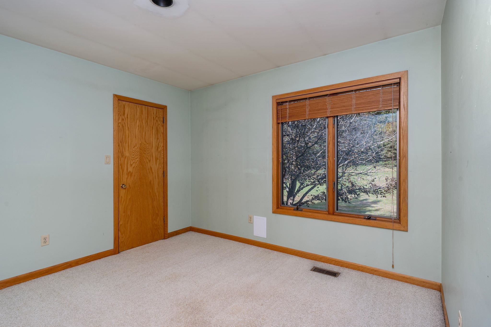 4645 Pleasant Valley Rd photo 28