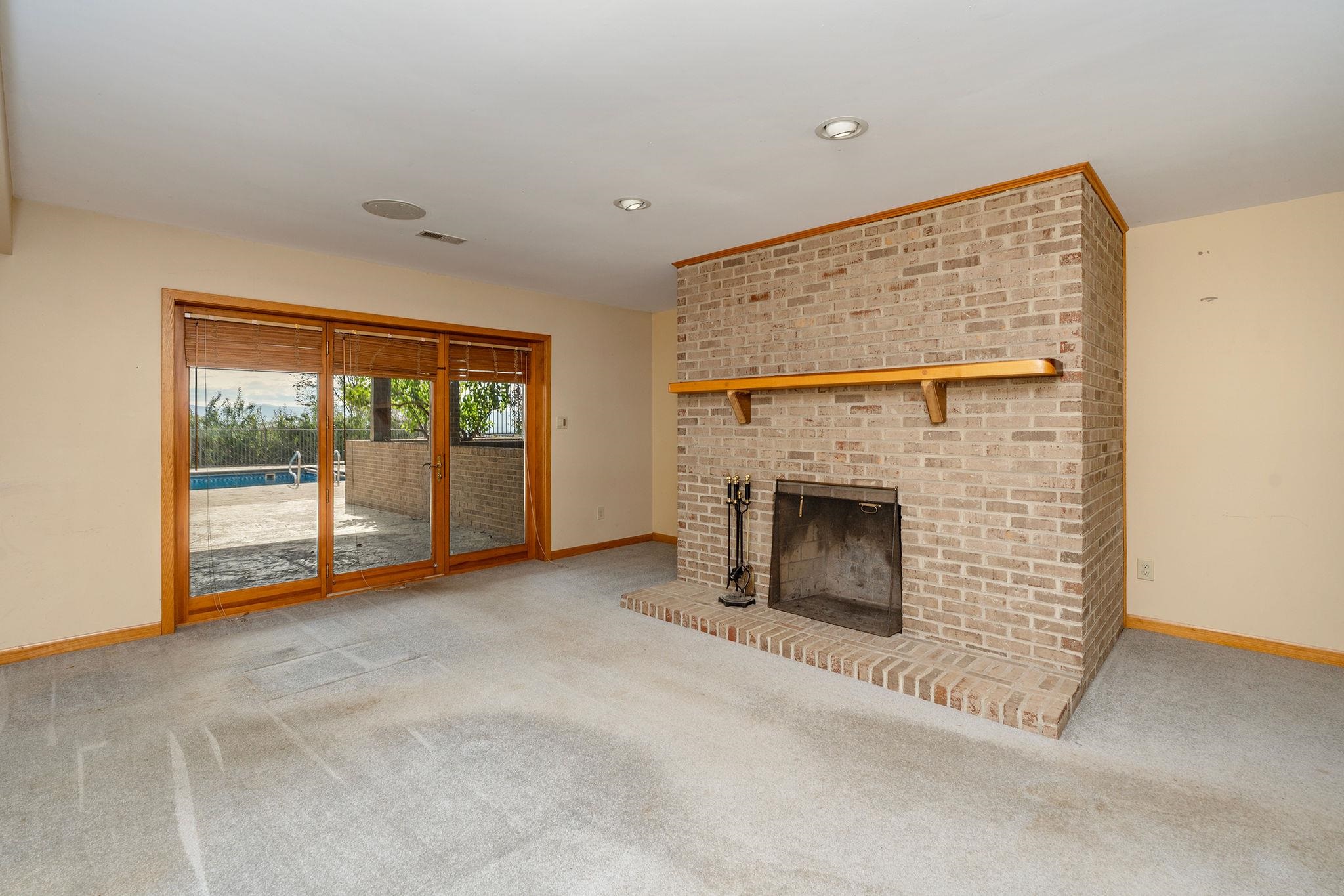 4645 Pleasant Valley Rd photo 34