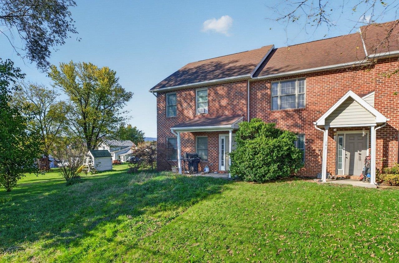 139 Jackson St photo 2