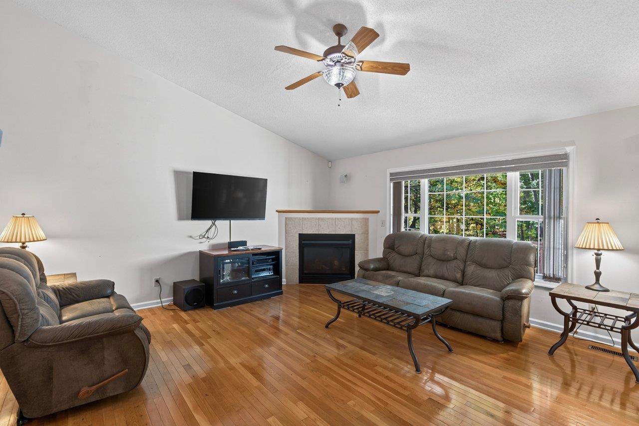 149 Pleasant Ln photo 11