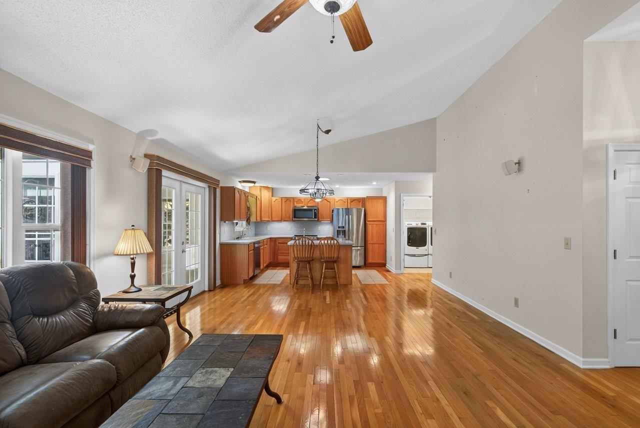 149 Pleasant Ln photo 12