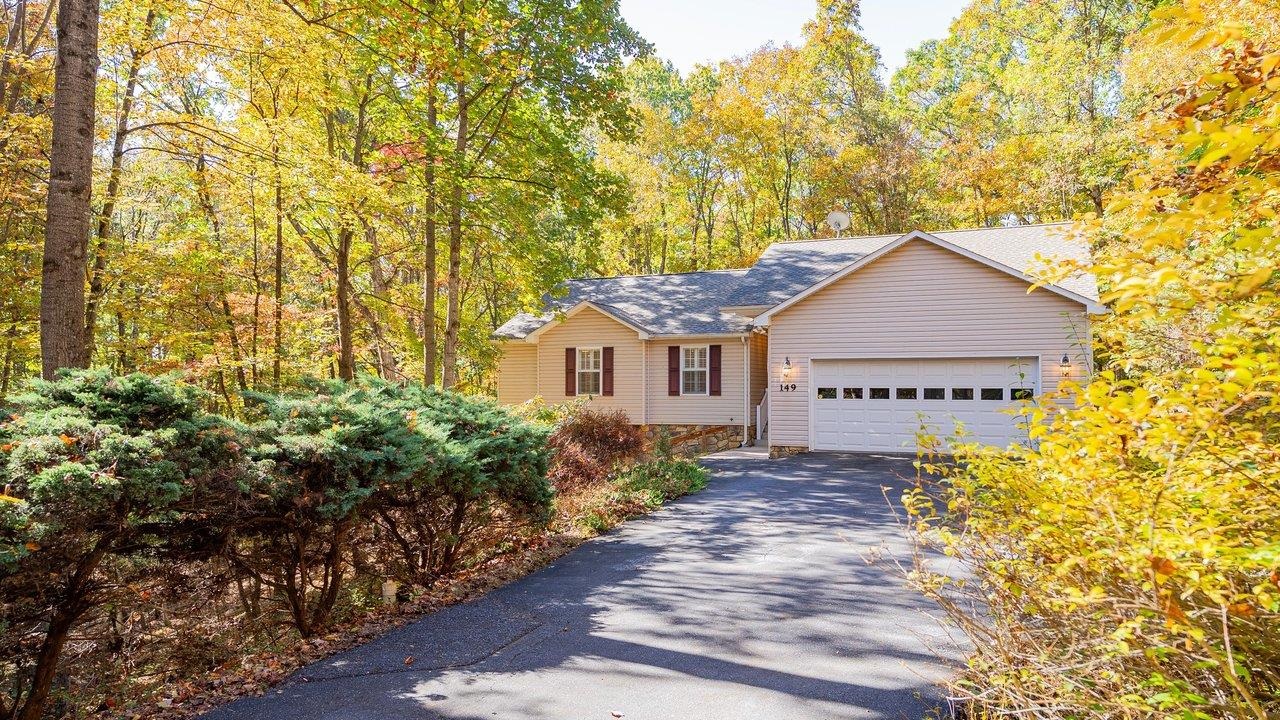 149 Pleasant Ln photo 2