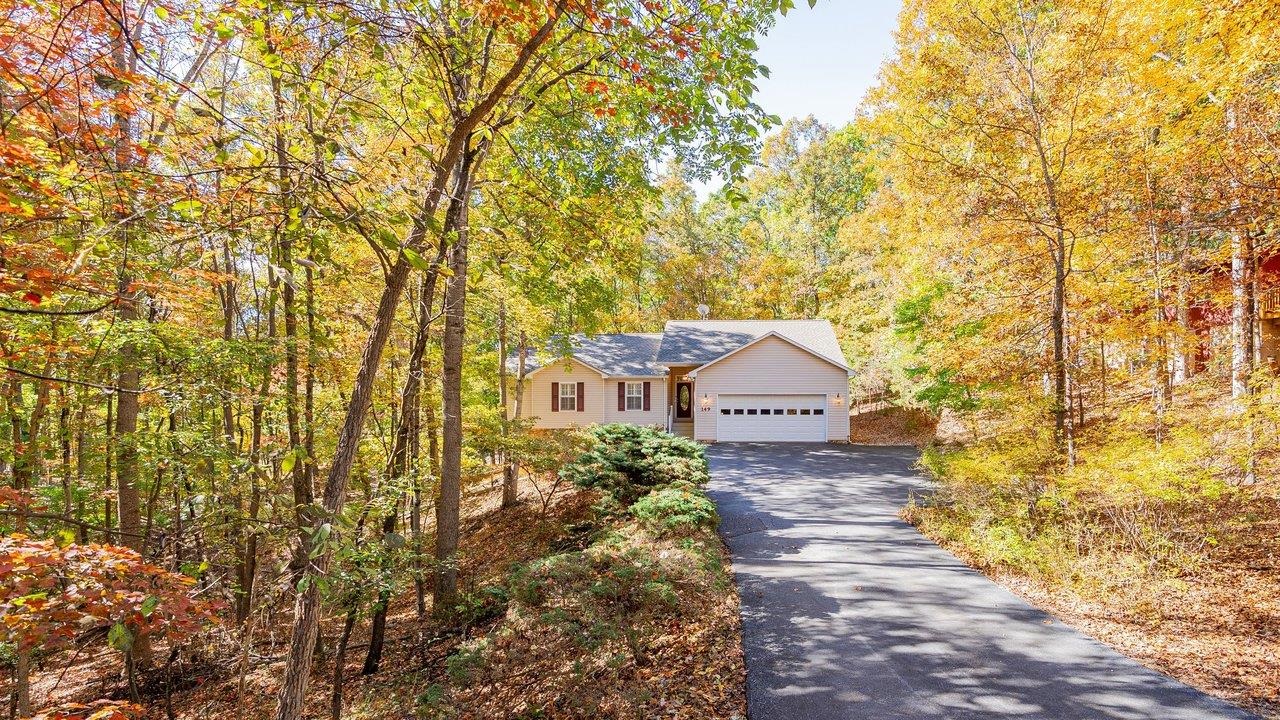 149 Pleasant Ln photo 3
